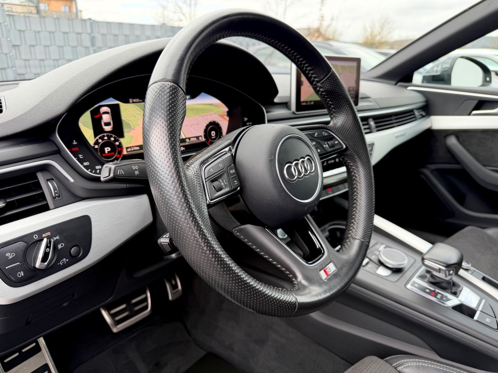 Audi A5 Coupe 2.0 TFSI quattro S line Sport Plus - Bild 10 Audi A5 Coupe 2.0 TFSI quattro S line Sport Plus in Grau als Sportwagen/Coupé - Fahrzeugfoto 10