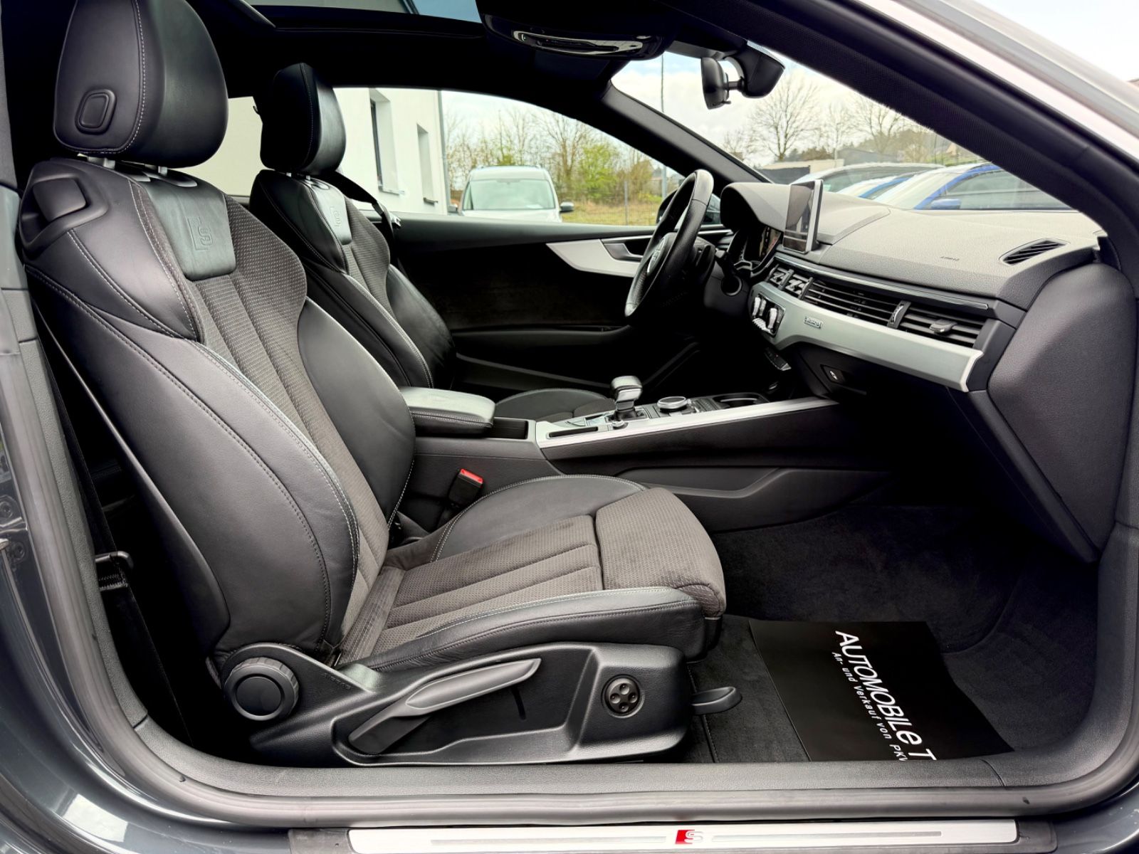 Audi A5 Coupe 2.0 TFSI quattro S line Sport Plus - Bild 12 Audi A5 Coupe 2.0 TFSI quattro S line Sport Plus in Grau als Sportwagen/Coupé - Fahrzeugfoto 12