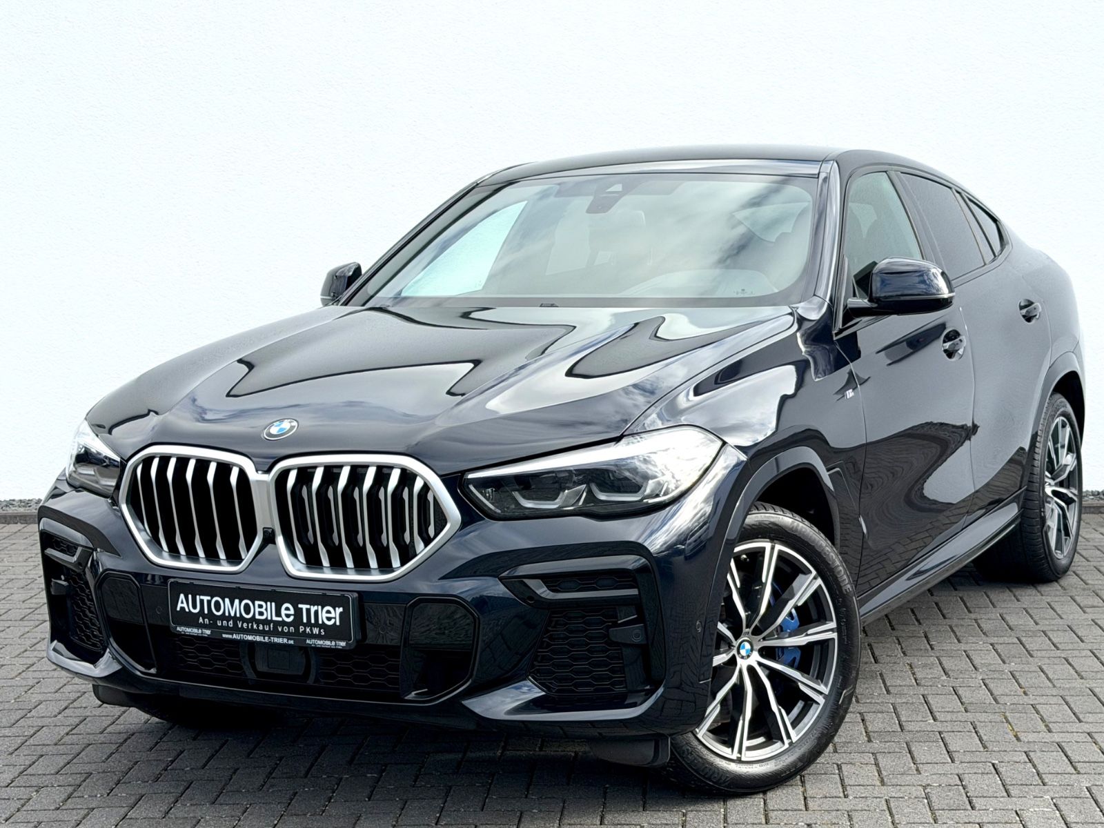 BMW X6 xDrive 40 d M Sport Paket/LED/HUD/AHK/CAM/ in Schwarz als SUV/Geländewagen/Pickup - Fahrzeugfoto 1