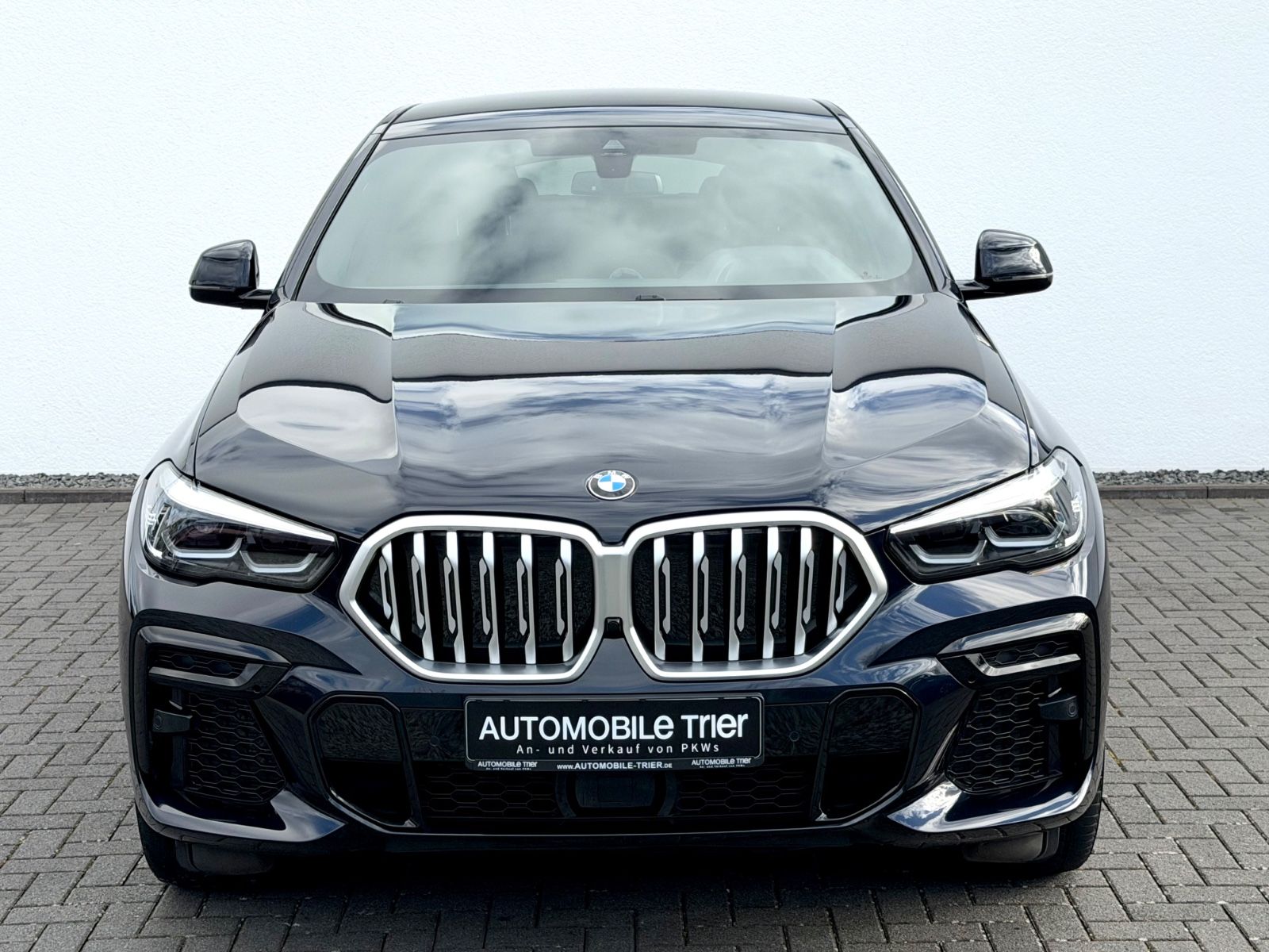 BMW X6 xDrive 40 d M Sport Paket/LED/HUD/AHK/CAM/ - Bild 2 BMW X6 xDrive 40 d M Sport Paket/LED/HUD/AHK/CAM/ in CARBONSCHWARZ als SUV/Geländewagen/Pickup - Fahrzeugfoto 2