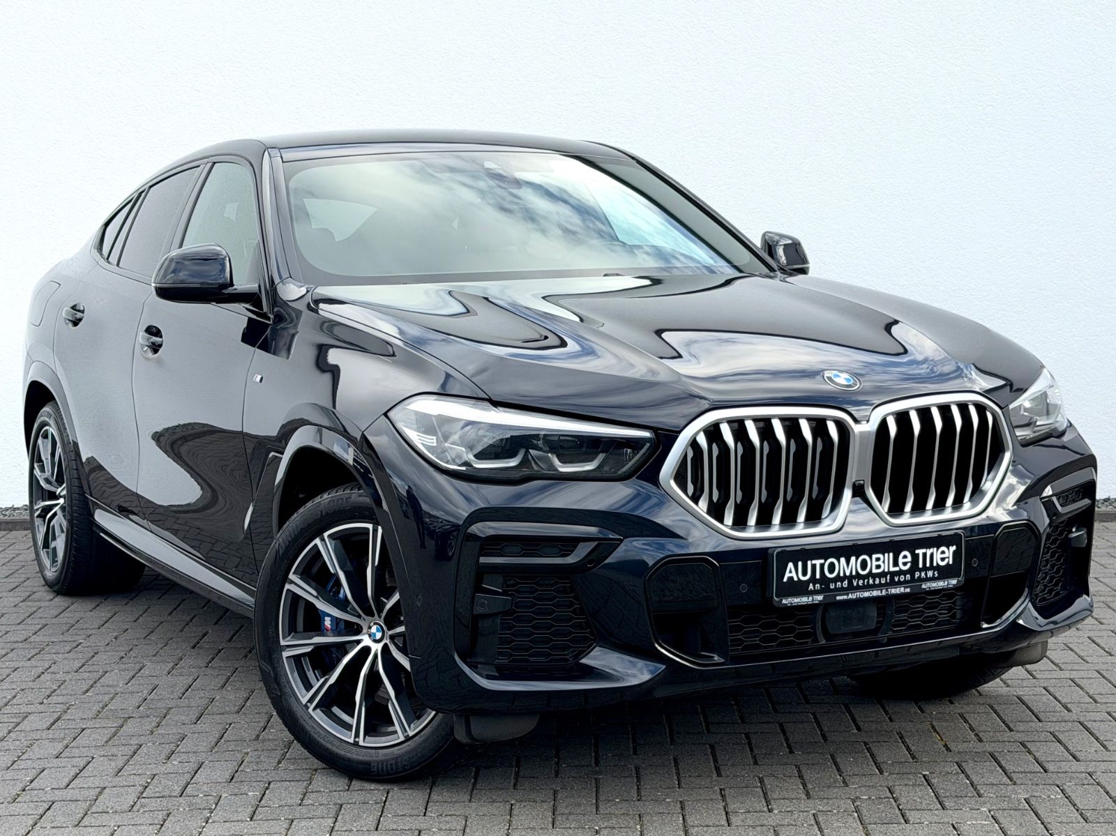 BMW X6 xDrive 40 d M Sport Paket/LED/HUD/AHK/CAM/ - Bild 3 BMW X6 xDrive 40 d M Sport Paket/LED/HUD/AHK/CAM/ in CARBONSCHWARZ als SUV/Geländewagen/Pickup - Fahrzeugfoto 3