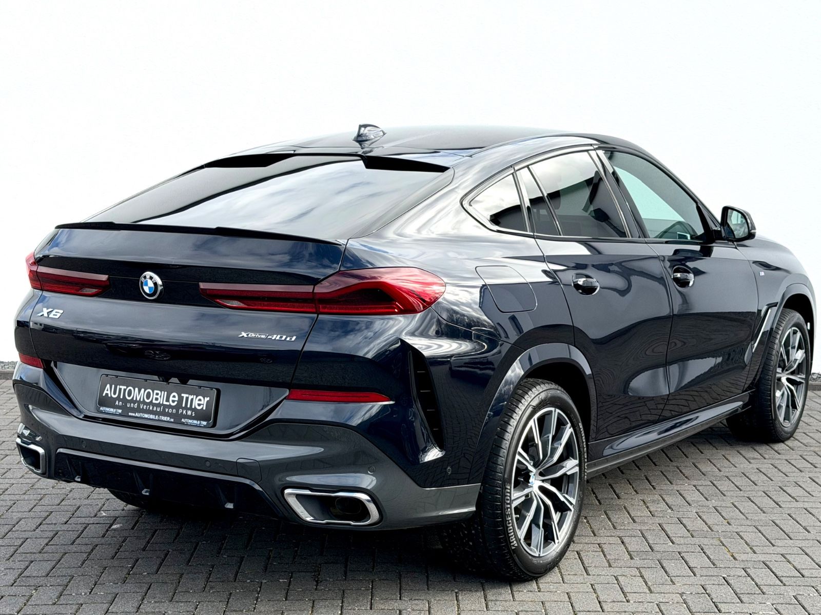 BMW X6 xDrive 40 d M Sport Paket/LED/HUD/AHK/CAM/ - Bild 5 BMW X6 xDrive 40 d M Sport Paket/LED/HUD/AHK/CAM/ in CARBONSCHWARZ als SUV/Geländewagen/Pickup - Fahrzeugfoto 5