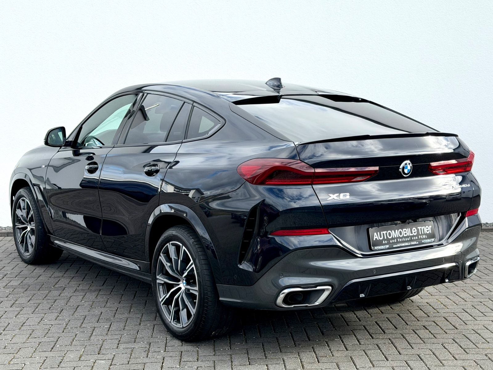 BMW X6 xDrive 40 d M Sport Paket/LED/HUD/AHK/CAM/ - Bild 7 BMW X6 xDrive 40 d M Sport Paket/LED/HUD/AHK/CAM/ in CARBONSCHWARZ als SUV/Geländewagen/Pickup - Fahrzeugfoto 7