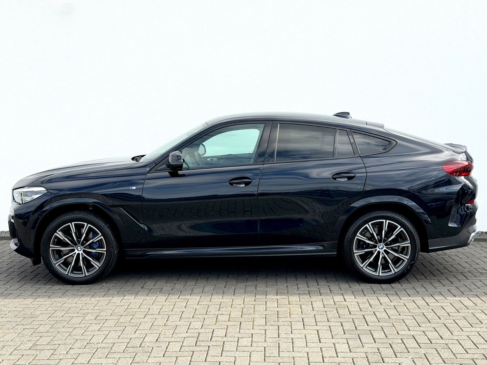 BMW X6 xDrive 40 d M Sport Paket/LED/HUD/AHK/CAM/ - Bild 8 BMW X6 xDrive 40 d M Sport Paket/LED/HUD/AHK/CAM/ in CARBONSCHWARZ als SUV/Geländewagen/Pickup - Fahrzeugfoto 8
