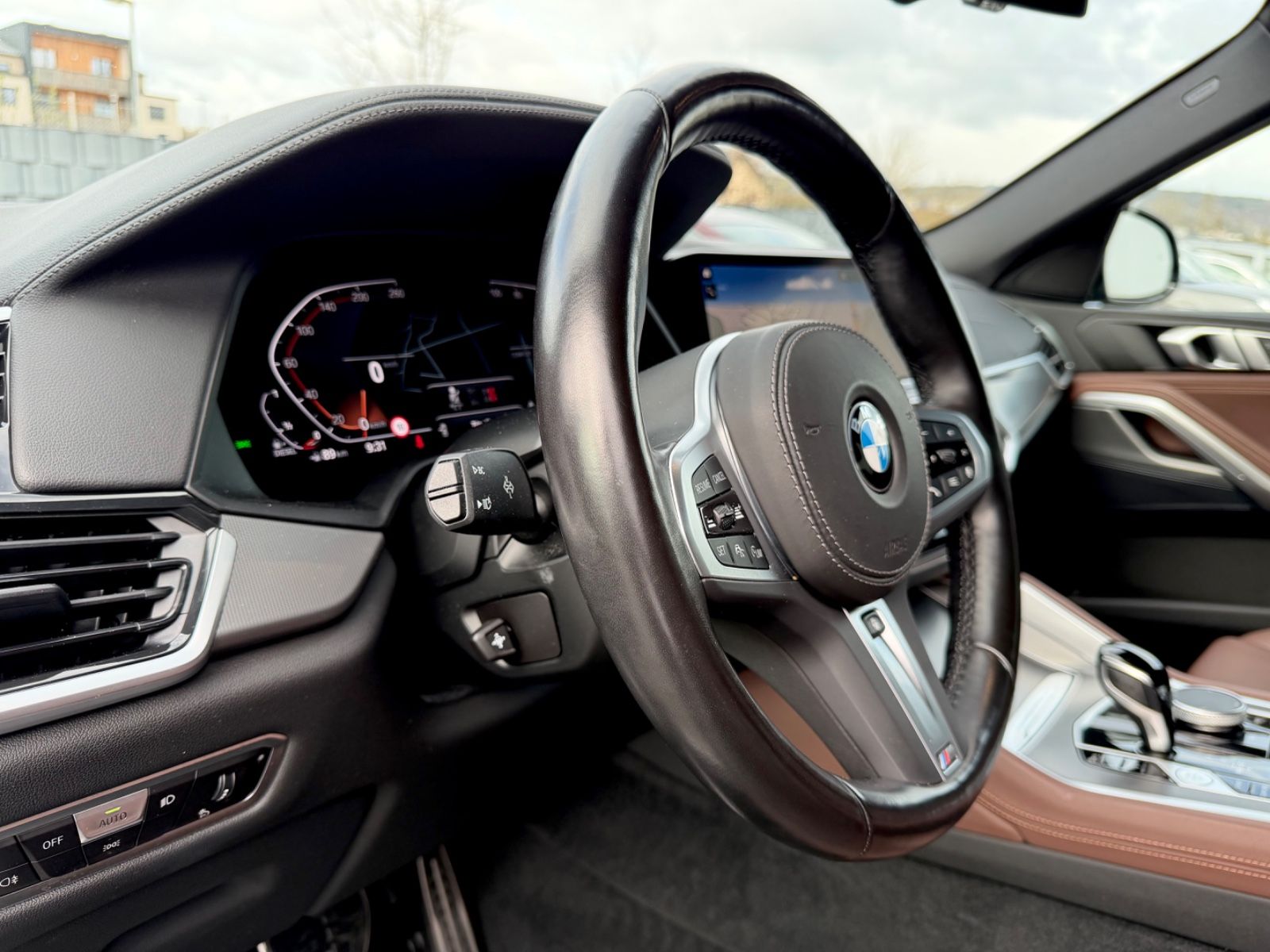 BMW X6 xDrive 40 d M Sport Paket/LED/HUD/AHK/CAM/ - Bild 10 BMW X6 xDrive 40 d M Sport Paket/LED/HUD/AHK/CAM/ in CARBONSCHWARZ als SUV/Geländewagen/Pickup - Fahrzeugfoto 10