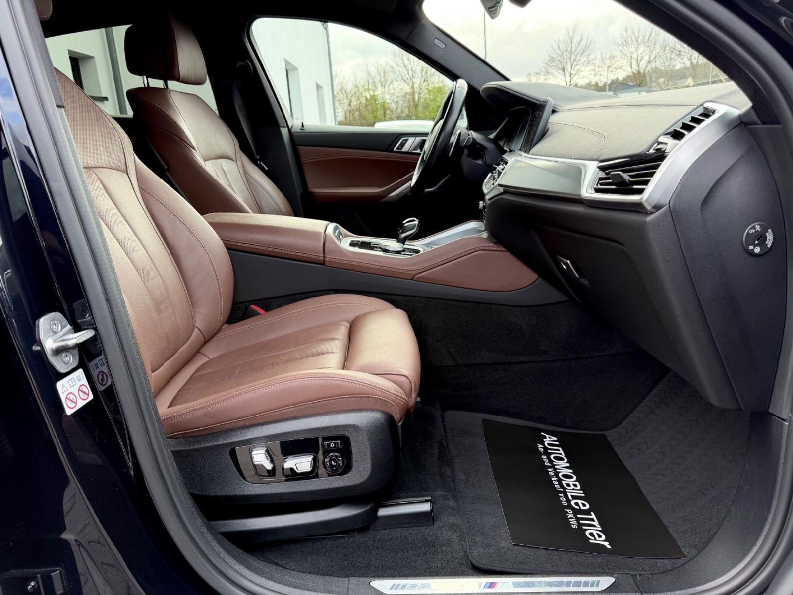 BMW X6 xDrive 40 d M Sport Paket/LED/HUD/AHK/CAM/ - Bild 12 BMW X6 xDrive 40 d M Sport Paket/LED/HUD/AHK/CAM/ in CARBONSCHWARZ als SUV/Geländewagen/Pickup - Fahrzeugfoto 12