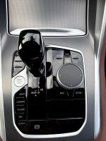 BMW X6 xDrive 40 d M Sport Paket/LED/HUD/AHK/CAM/ in Schwarz als SUV/Geländewagen/Pickup - Fahrzeugfoto 16