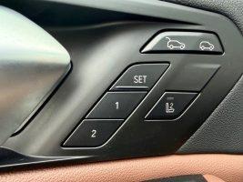 BMW X6 xDrive 40 d M Sport Paket/LED/HUD/AHK/CAM/ in Schwarz als SUV/Geländewagen/Pickup - Fahrzeugfoto 17