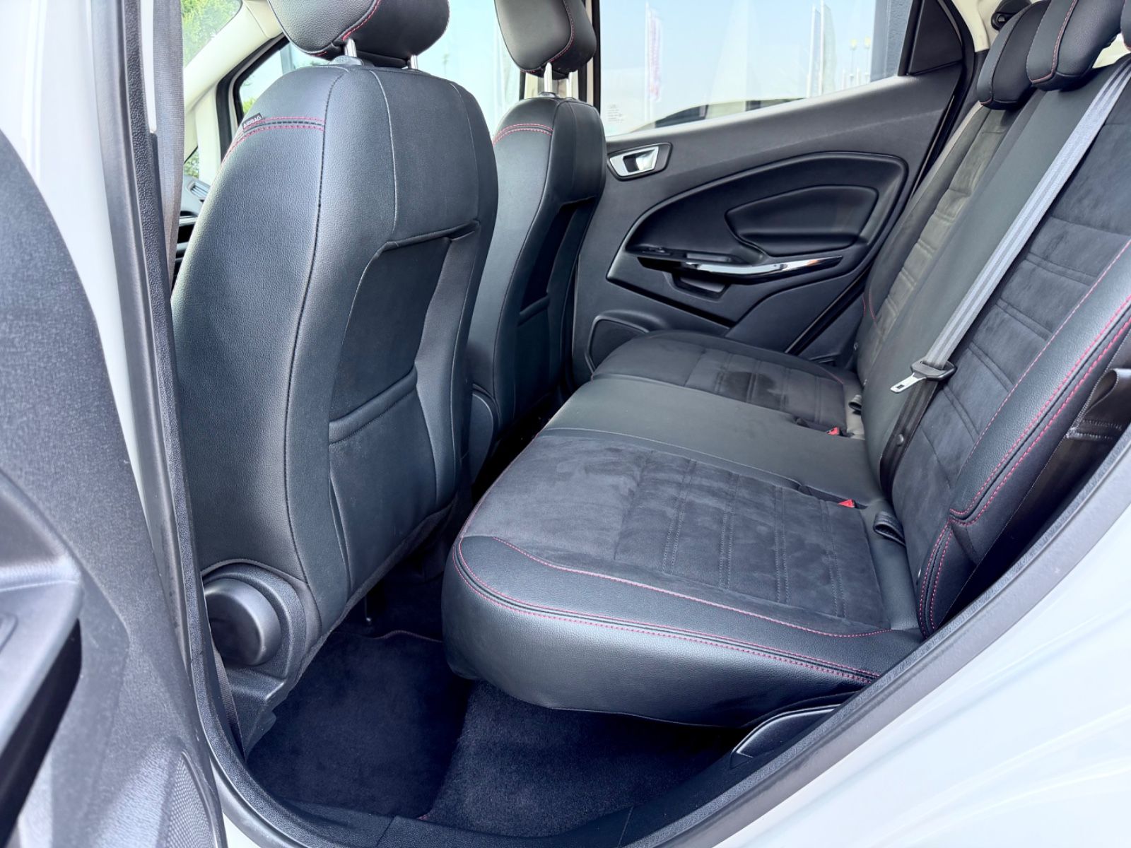 Ford EcoSport ST-Line 1.5 TDCI /NAVI/CAM/B&O/GARANTIE - Bild 14 Ford EcoSport ST-Line 1.5 TDCI /NAVI/CAM/B&O/GARANTIE als SUV/Geländewagen/Pickup - Fahrzeugfoto 14