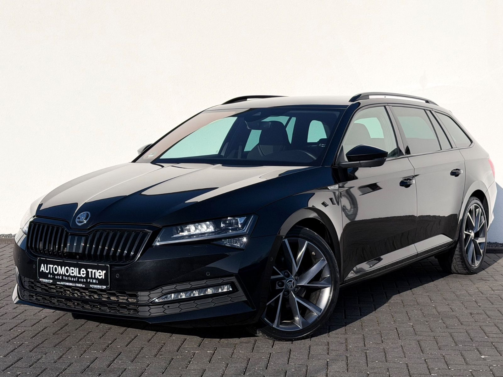 Skoda Superb Combi Sportline 2.0 TDI DSG 4x4 /1.HAND/ in Schwarz als Kombi - Fahrzeugfoto 1