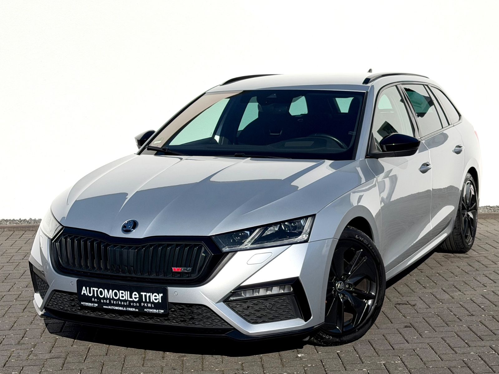 Skoda Octavia Combi RS 2.0 TDI DSG /LED/CAM/HUD/AHK/ in Silber als Kombi - Fahrzeugfoto 1