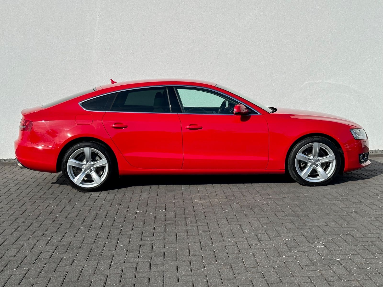 Audi A5 Sportback 2.0 TFSI /LED/ACC/PDC/GARANTIE - Bild 4 Audi A5 Sportback 2.0 TFSI /LED/ACC/PDC/GARANTIE in BRILLANTROT als Limousine - Fahrzeugfoto 4