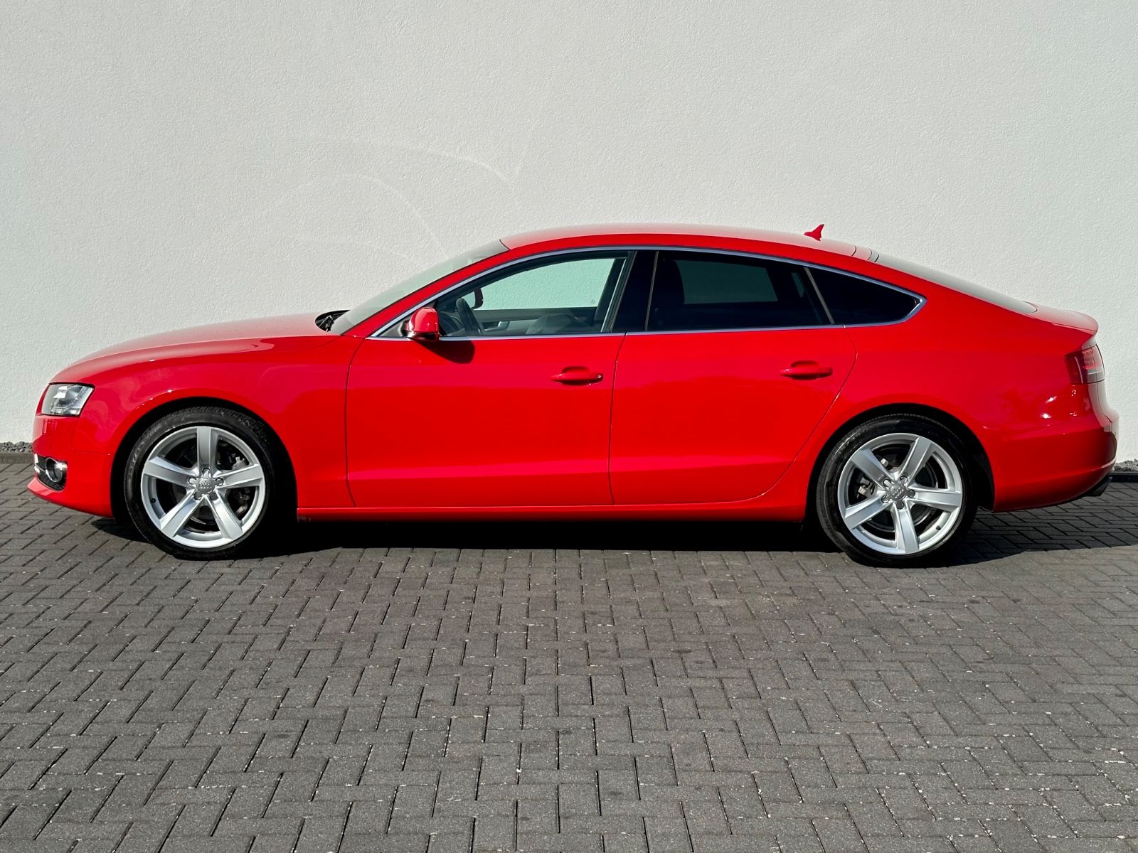 Audi A5 Sportback 2.0 TFSI /LED/ACC/PDC/GARANTIE - Bild 8 Audi A5 Sportback 2.0 TFSI /LED/ACC/PDC/GARANTIE in BRILLANTROT als Limousine - Fahrzeugfoto 8