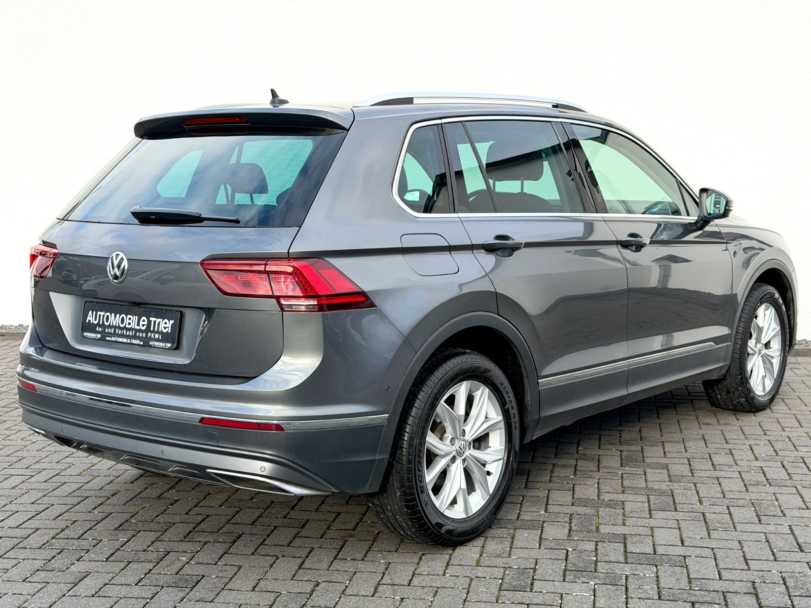 Volkswagen Tiguan Highline 2.0 TSI DSG 4Motion /LED/ACC/CAM - Bild 5 Volkswagen Tiguan Highline 2.0 TSI DSG 4Motion /LED/ACC/CAM in Indiumgrau Metallic als SUV/Geländewagen/Pickup - Fahrzeugfoto 5