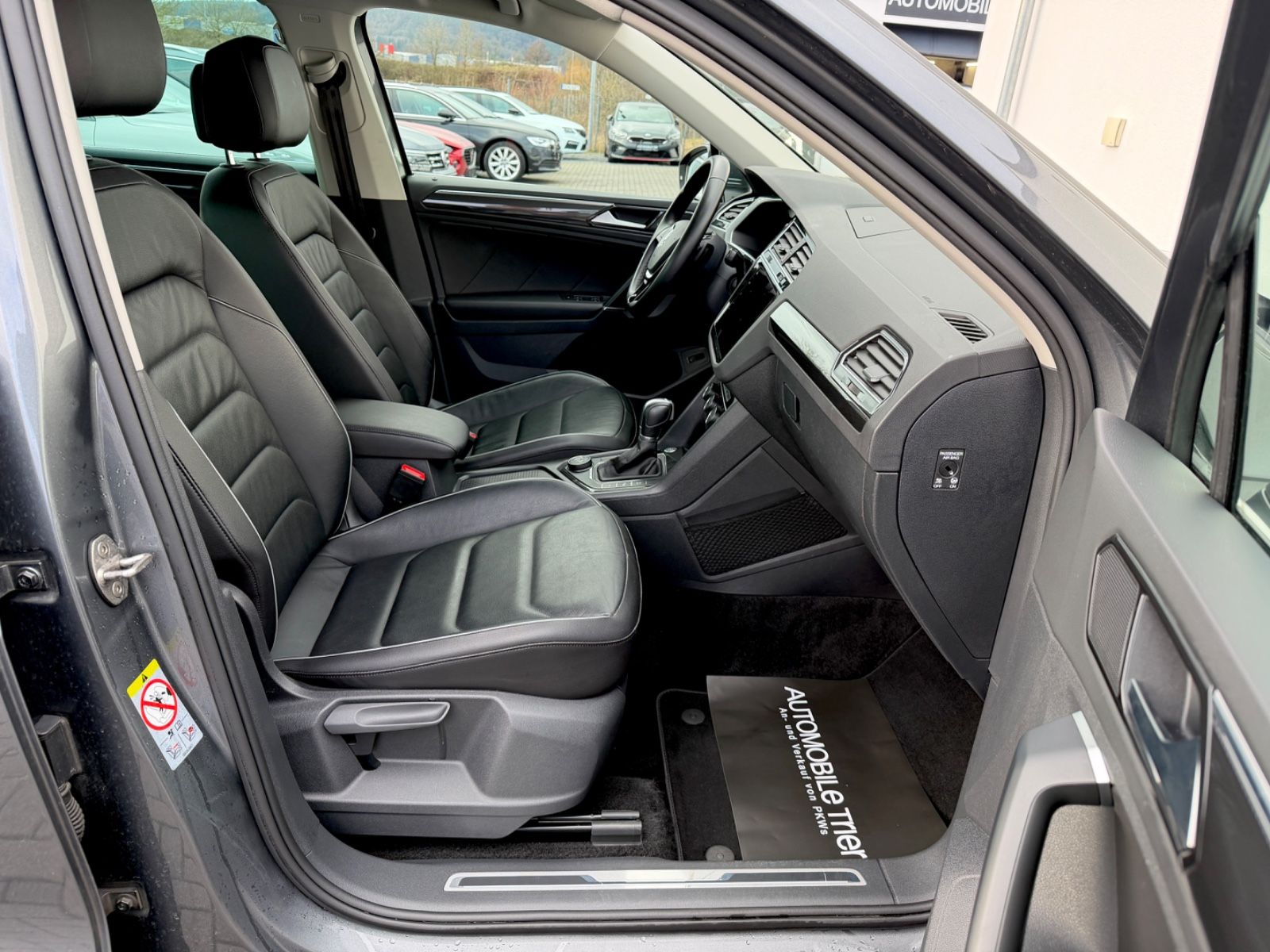 Volkswagen Tiguan Highline 2.0 TSI DSG 4Motion /LED/ACC/CAM - Bild 9 Volkswagen Tiguan Highline 2.0 TSI DSG 4Motion /LED/ACC/CAM in Indiumgrau Metallic als SUV/Geländewagen/Pickup - Fahrzeugfoto 9