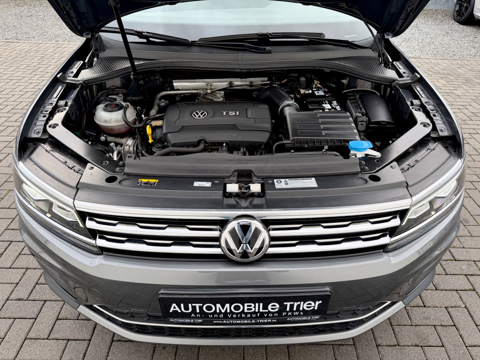 Volkswagen Tiguan Highline 2.0 TSI DSG 4Motion /LED/ACC/CAM - Bild 13 Volkswagen Tiguan Highline 2.0 TSI DSG 4Motion /LED/ACC/CAM in Indiumgrau Metallic als SUV/Geländewagen/Pickup - Fahrzeugfoto 13