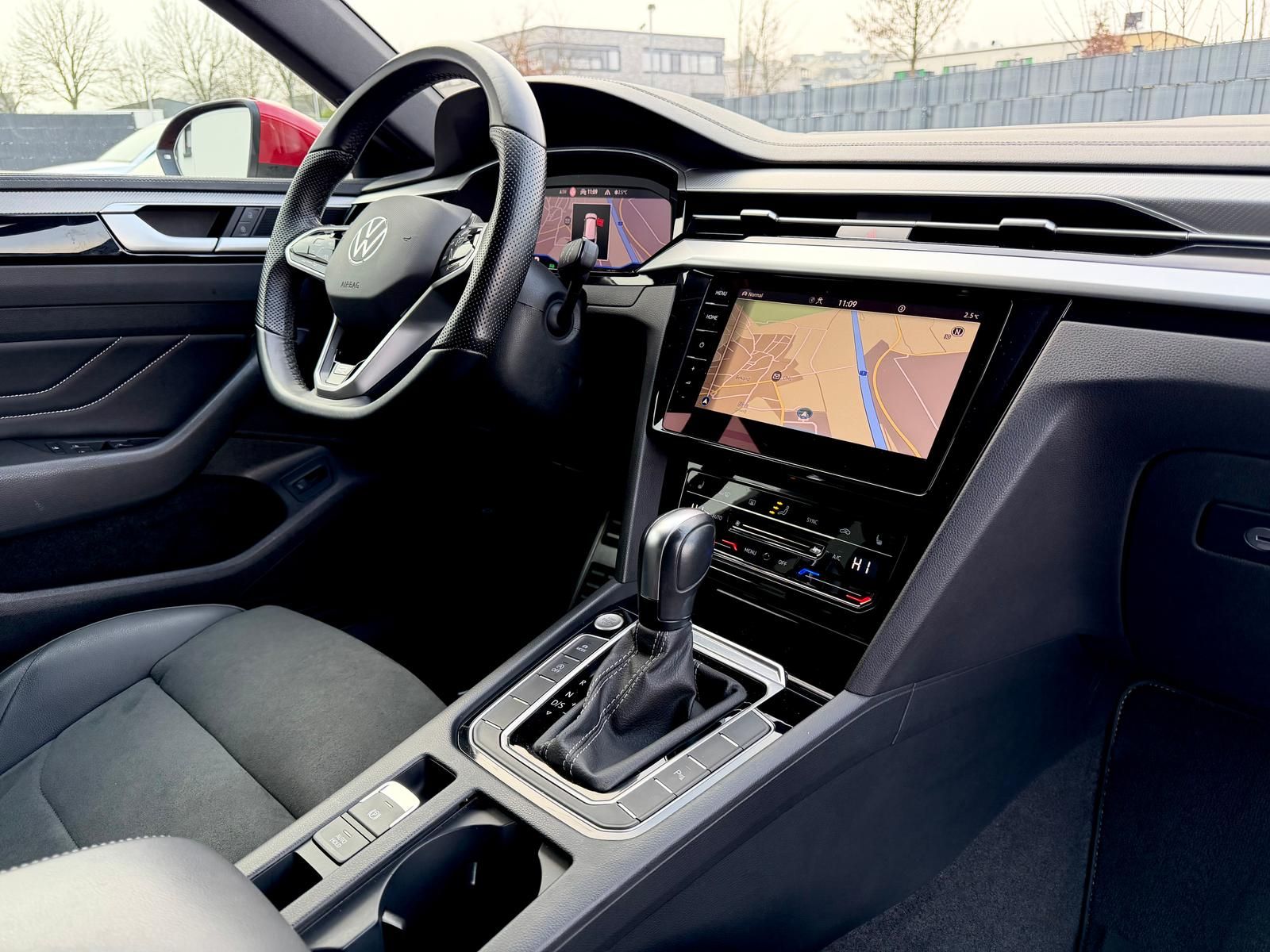 Volkswagen Arteon Shooting Brake R Line 2.0 TDI DSG 1.HAND - Bild 12 Volkswagen Arteon Shooting Brake R Line 2.0 TDI DSG 1.HAND in KINGS RED als Kombi - Fahrzeugfoto 12