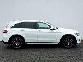 Mercedes-Benz GLC 250 d 4Matic Amg Line / NAVI/LED/AHK/1.HAND/ in Weiß als SUV/Geländewagen/Pickup - Fahrzeugfoto 4