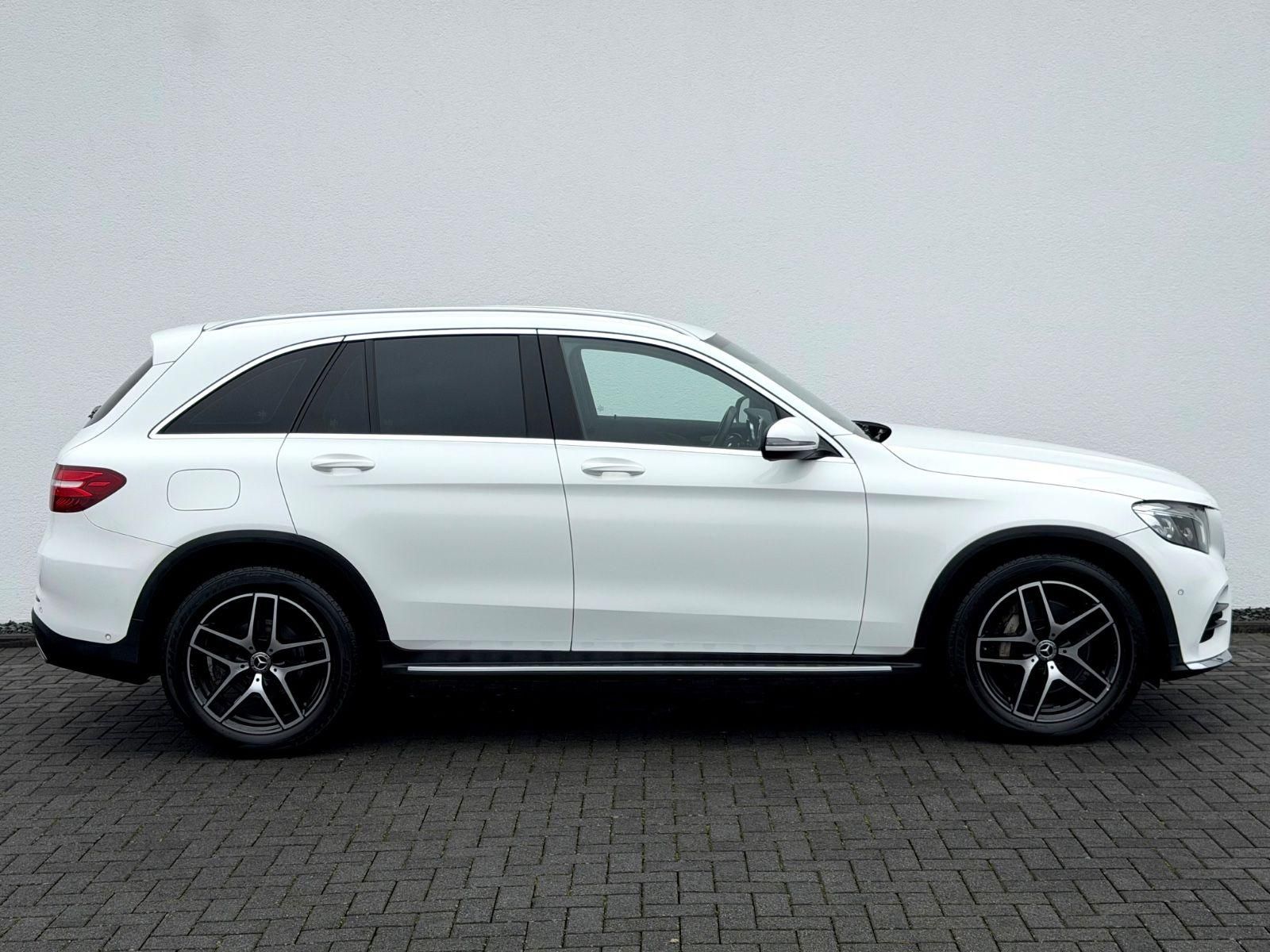 Mercedes-Benz GLC 250 d 4Matic Amg Line / NAVI/LED/AHK/1.HAND/ - Bild 4 Mercedes-Benz GLC 250 d 4Matic Amg Line / NAVI/LED/AHK/1.HAND/ in POLARWEISS als SUV/Geländewagen/Pickup - Fahrzeugfoto 4