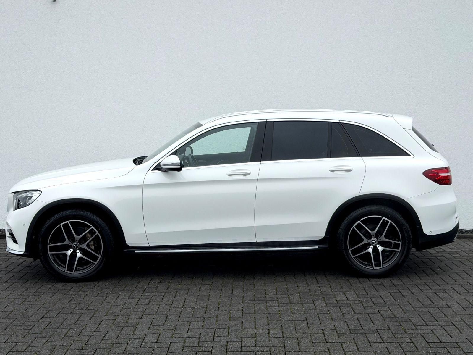 Mercedes-Benz GLC 250 d 4Matic Amg Line / NAVI/LED/AHK/1.HAND/ - Bild 8 Mercedes-Benz GLC 250 d 4Matic Amg Line / NAVI/LED/AHK/1.HAND/ in POLARWEISS als SUV/Geländewagen/Pickup - Fahrzeugfoto 8
