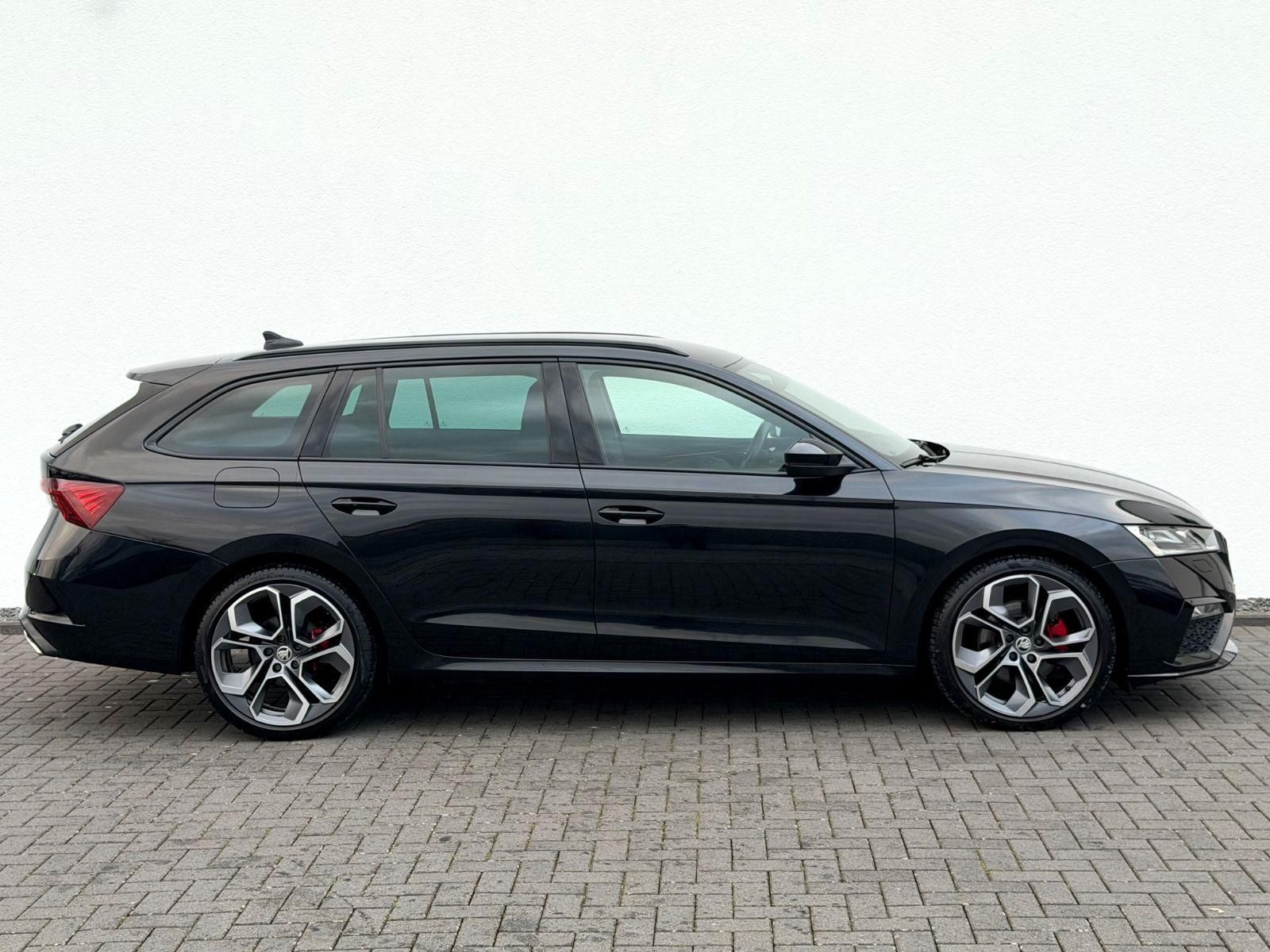 Skoda Octavia Combi RS 2.0 TDI DSG /LED/ACC/1.HAND/ - Bild 4 Skoda Octavia Combi RS 2.0 TDI DSG /LED/ACC/1.HAND/ in CERNA MAGIC/BLACK MAGIC als Kombi - Fahrzeugfoto 4