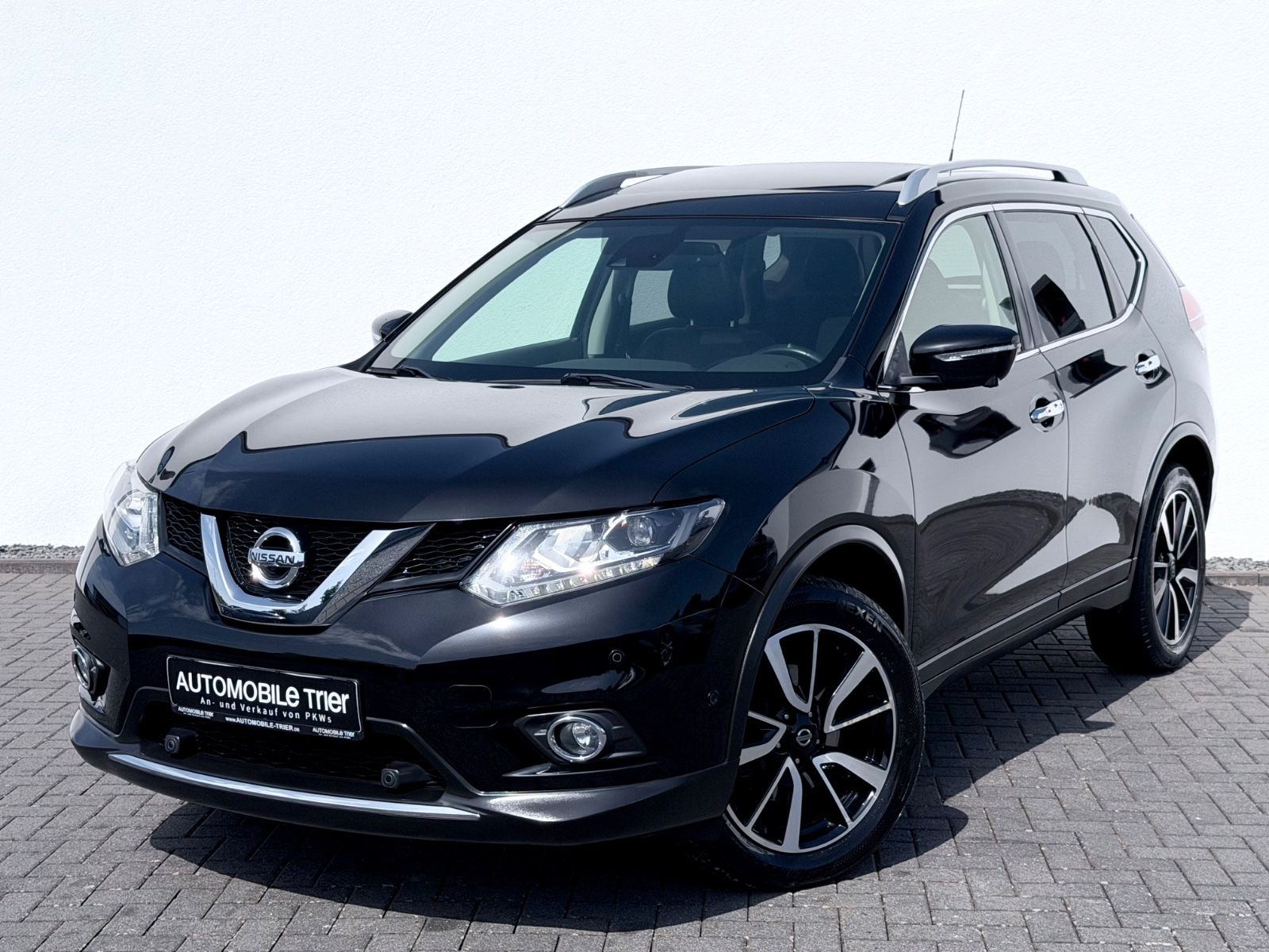 Nissan X-Trail 2.0 dCi Automatik /NAVI/LED/360°CAM/ in Schwarz als SUV/Geländewagen/Pickup - Fahrzeugfoto 1