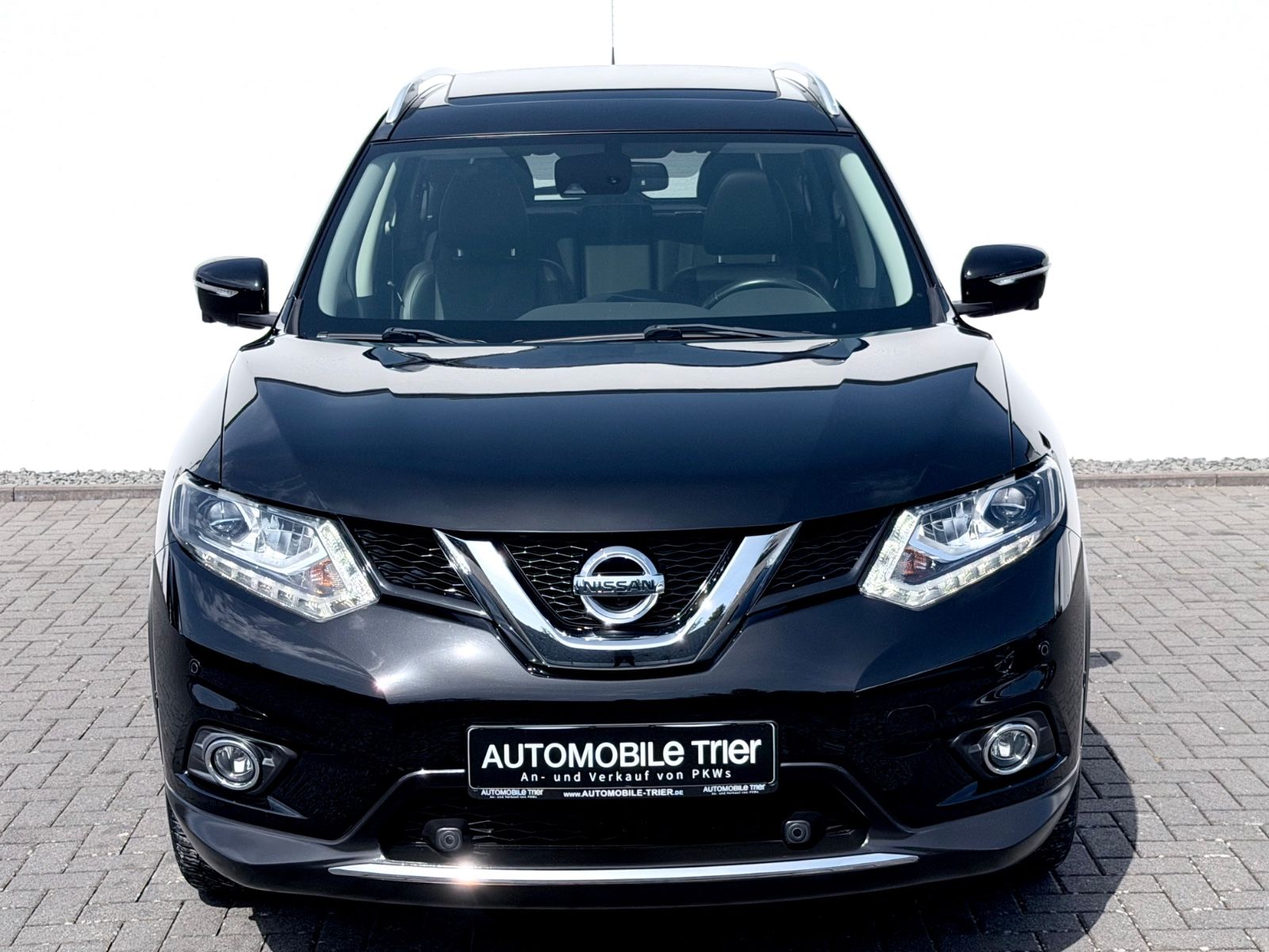 Nissan X-Trail 2.0 dCi Automatik /NAVI/LED/360°CAM/ - Bild 2 Nissan X-Trail 2.0 dCi Automatik /NAVI/LED/360°CAM/ in Schwarz als SUV/Geländewagen/Pickup - Fahrzeugfoto 2