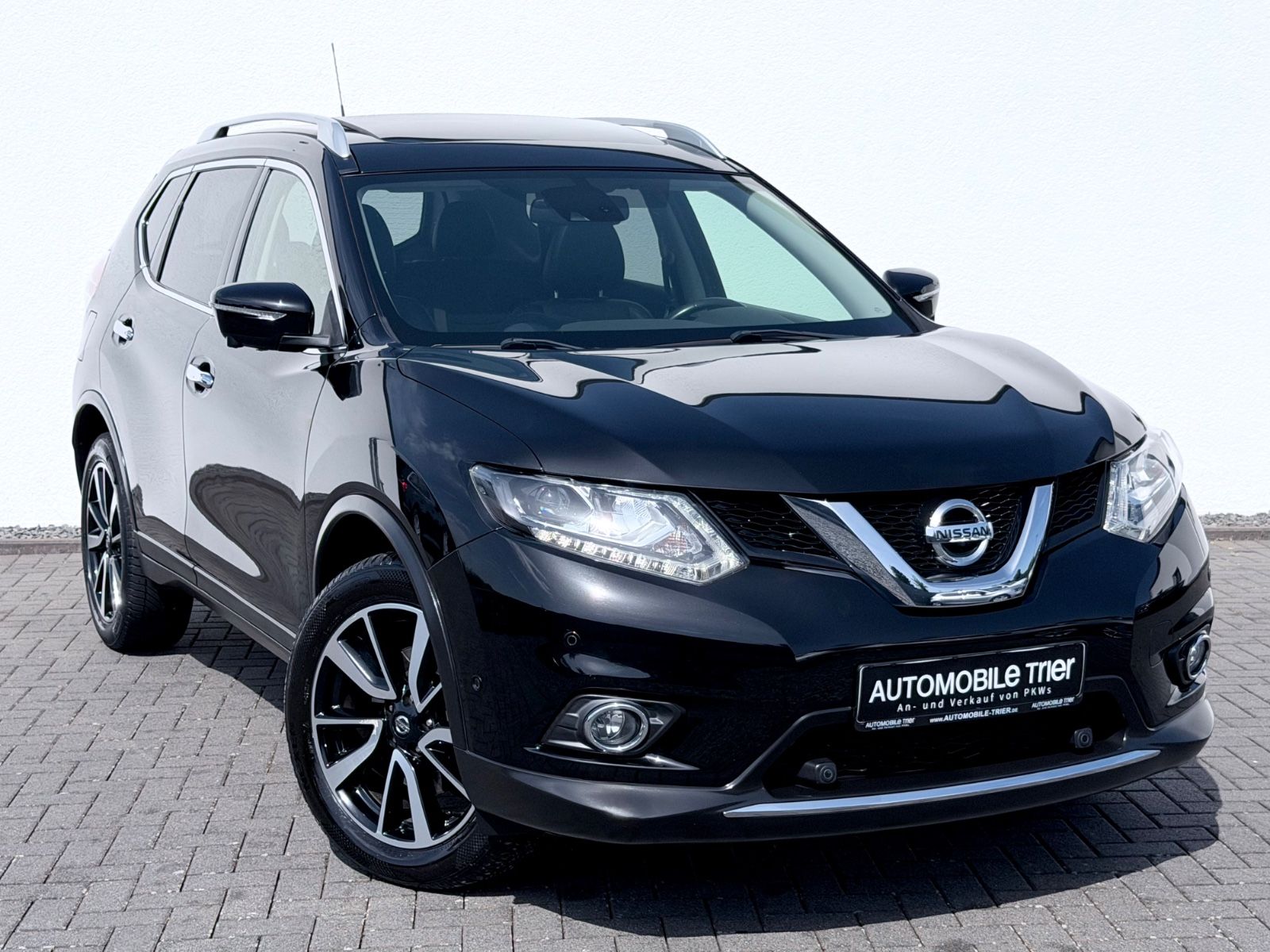 Nissan X-Trail 2.0 dCi Automatik /NAVI/LED/360°CAM/ - Bild 3 Nissan X-Trail 2.0 dCi Automatik /NAVI/LED/360°CAM/ in Schwarz als SUV/Geländewagen/Pickup - Fahrzeugfoto 3
