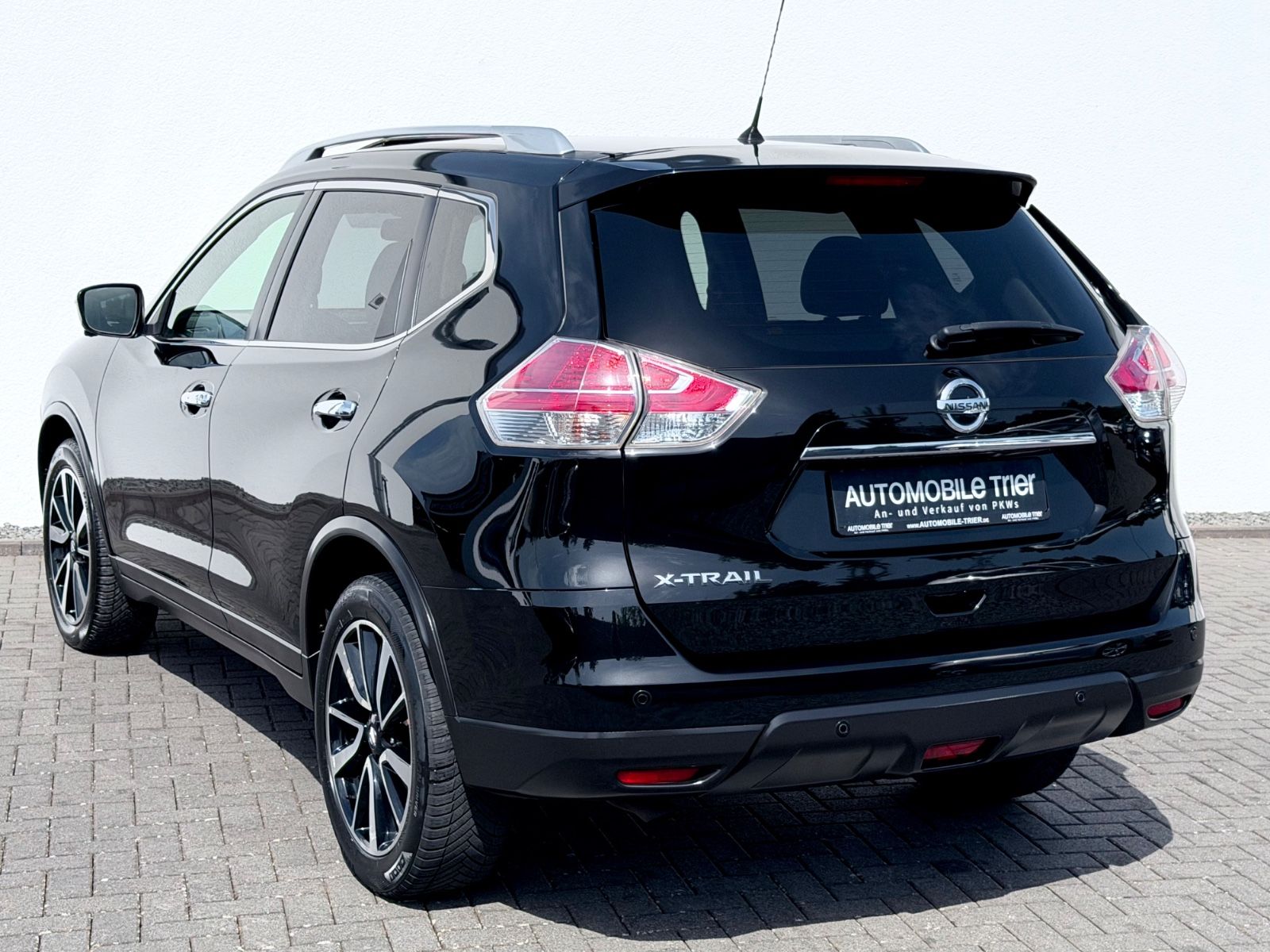 Nissan X-Trail 2.0 dCi Automatik /NAVI/LED/360°CAM/ - Bild 7 Nissan X-Trail 2.0 dCi Automatik /NAVI/LED/360°CAM/ in Schwarz als SUV/Geländewagen/Pickup - Fahrzeugfoto 7