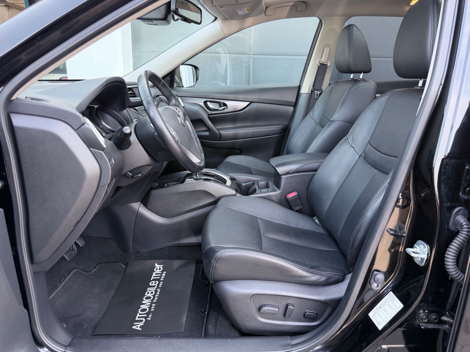Nissan X-Trail 2.0 dCi Automatik /NAVI/LED/360°CAM/ - Bild 9 Nissan X-Trail 2.0 dCi Automatik /NAVI/LED/360°CAM/ in Schwarz als SUV/Geländewagen/Pickup - Fahrzeugfoto 9