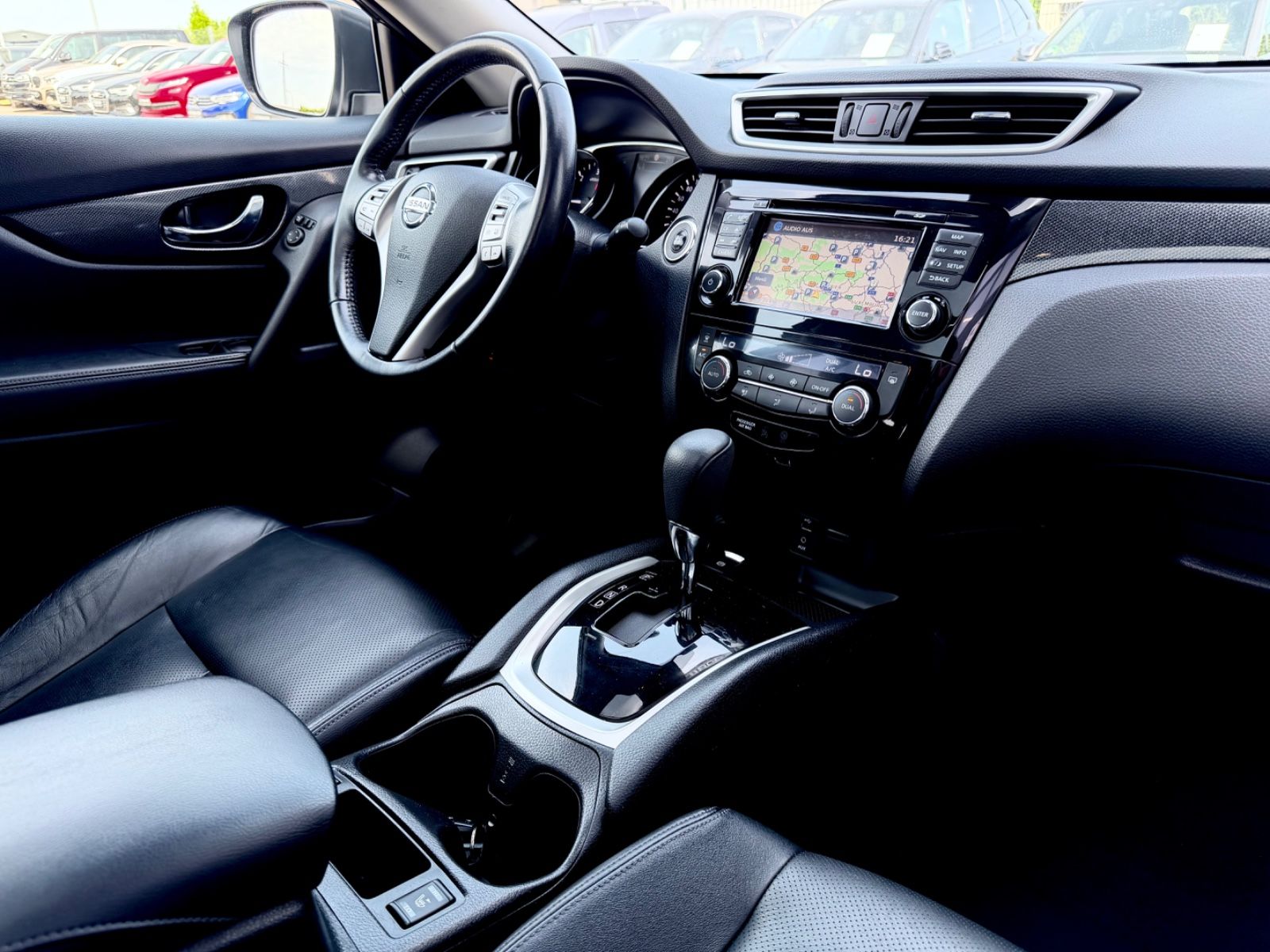 Nissan X-Trail 2.0 dCi Automatik /NAVI/LED/360°CAM/ - Bild 12 Nissan X-Trail 2.0 dCi Automatik /NAVI/LED/360°CAM/ in Schwarz als SUV/Geländewagen/Pickup - Fahrzeugfoto 12