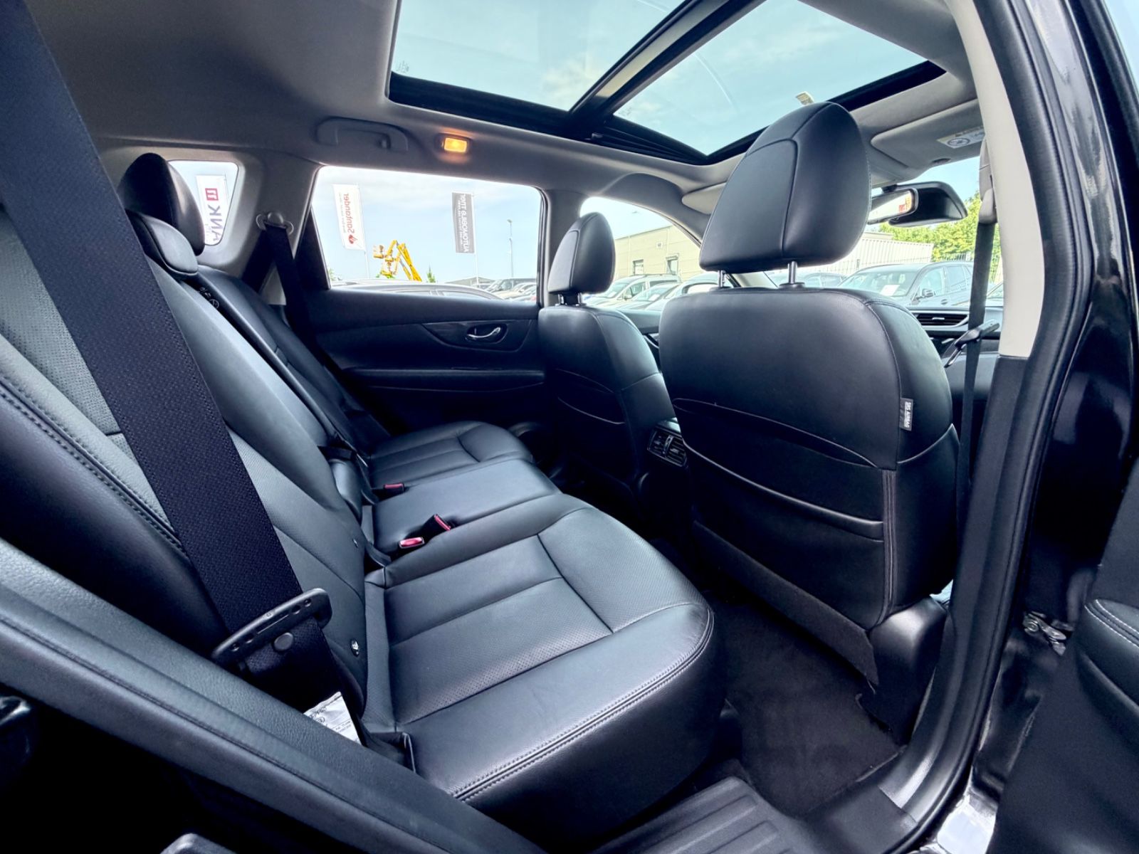 Nissan X-Trail 2.0 dCi Automatik /NAVI/LED/360°CAM/ - Bild 14 Nissan X-Trail 2.0 dCi Automatik /NAVI/LED/360°CAM/ in Schwarz als SUV/Geländewagen/Pickup - Fahrzeugfoto 14