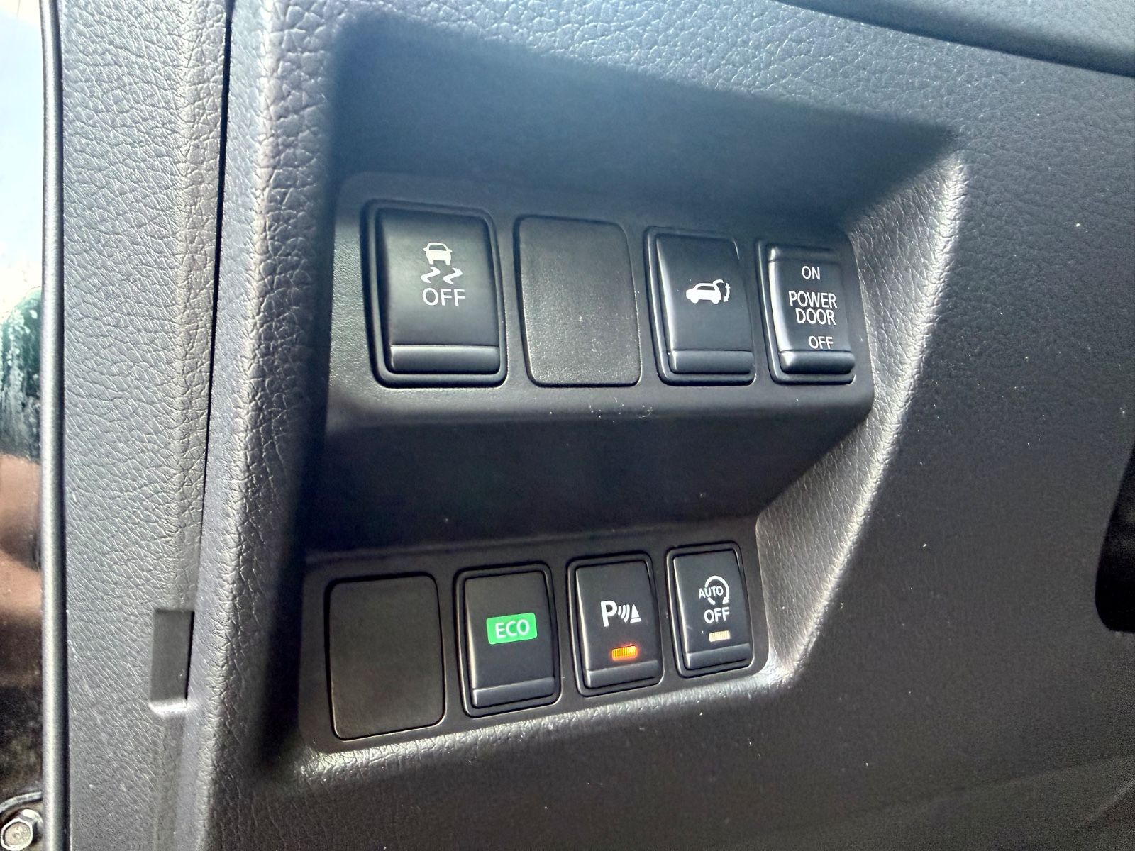 Nissan X-Trail 2.0 dCi Automatik /NAVI/LED/360°CAM/ - Bild 19 Nissan X-Trail 2.0 dCi Automatik /NAVI/LED/360°CAM/ in Schwarz als SUV/Geländewagen/Pickup - Fahrzeugfoto 19