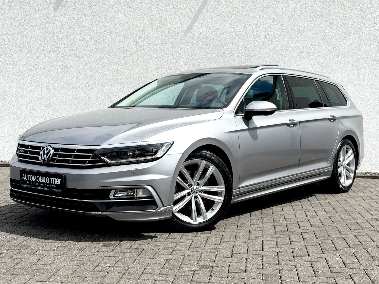 Volkswagen Passat Variant R Line 2.0 TDI DSG 4Motion - Bild 1 Volkswagen Passat Variant R Line 2.0 TDI DSG 4Motion in Silber als Kombi - Fahrzeugfoto 1