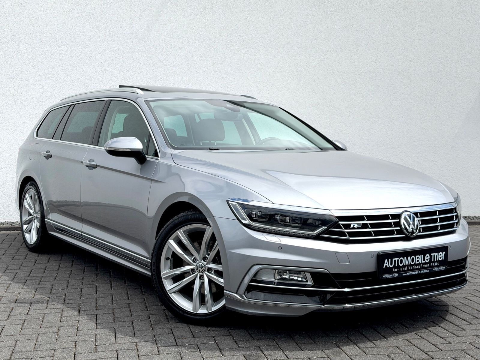Volkswagen Passat Variant R Line 2.0 TDI DSG 4Motion - Bild 3 Volkswagen Passat Variant R Line 2.0 TDI DSG 4Motion in Silber als Kombi - Fahrzeugfoto 3