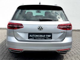 Volkswagen Passat Variant R Line 2.0 TDI DSG 4Motion in Silber als Kombi - Fahrzeugfoto 6