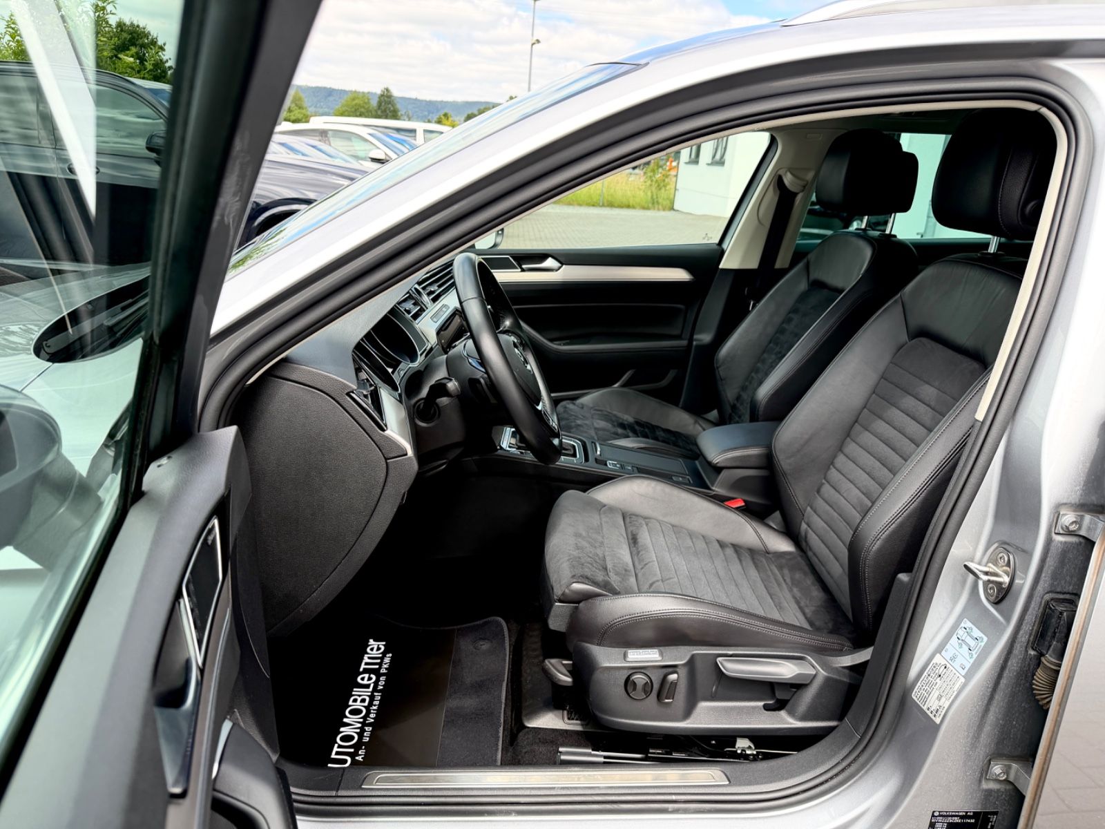 Volkswagen Passat Variant R Line 2.0 TDI DSG 4Motion - Bild 9 Volkswagen Passat Variant R Line 2.0 TDI DSG 4Motion in Silber als Kombi - Fahrzeugfoto 9