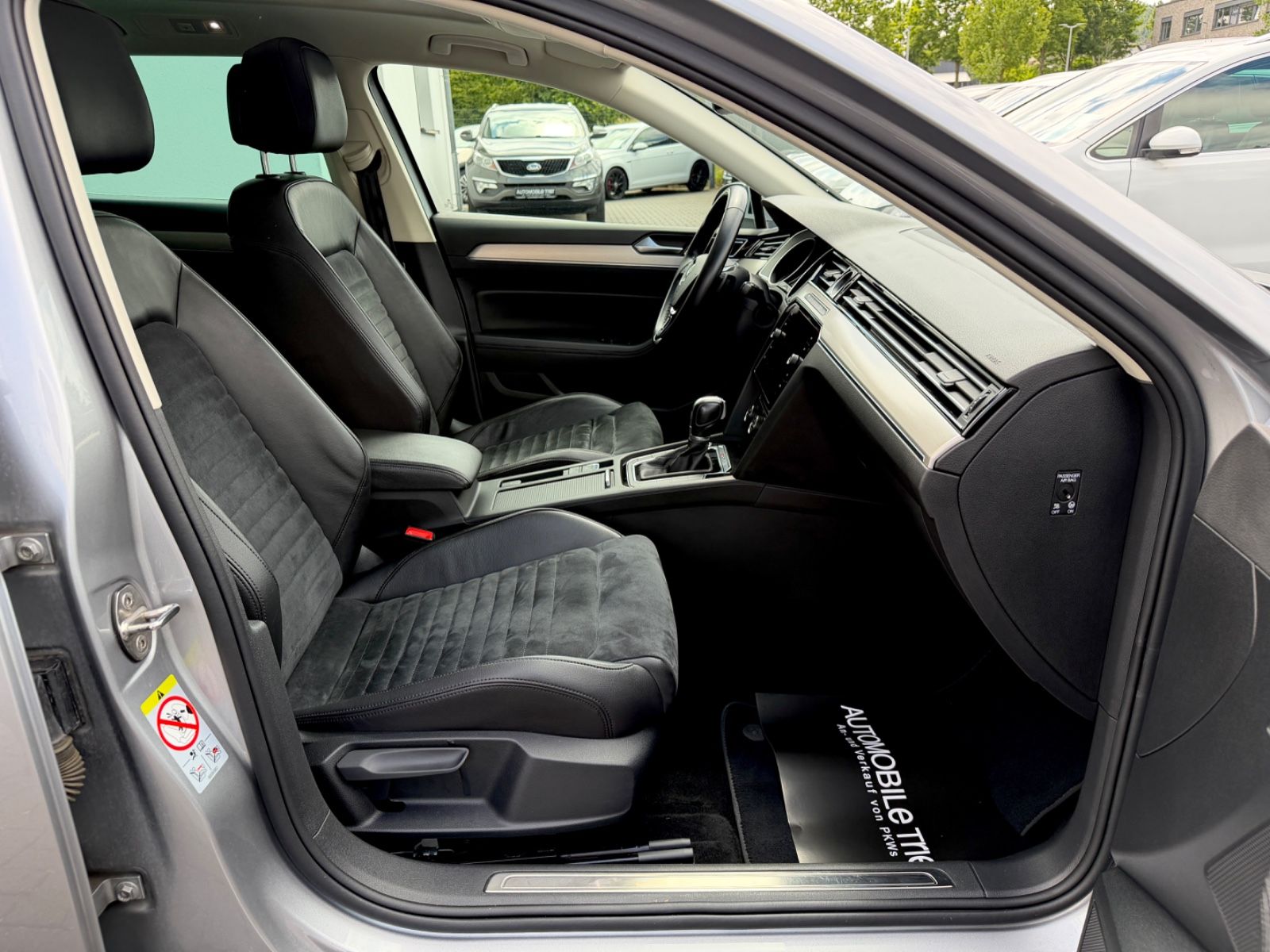 Volkswagen Passat Variant R Line 2.0 TDI DSG 4Motion - Bild 12 Volkswagen Passat Variant R Line 2.0 TDI DSG 4Motion in Silber als Kombi - Fahrzeugfoto 12