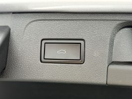 Volkswagen Passat Variant R Line 2.0 TDI DSG 4Motion in Silber als Kombi - Fahrzeugfoto 16