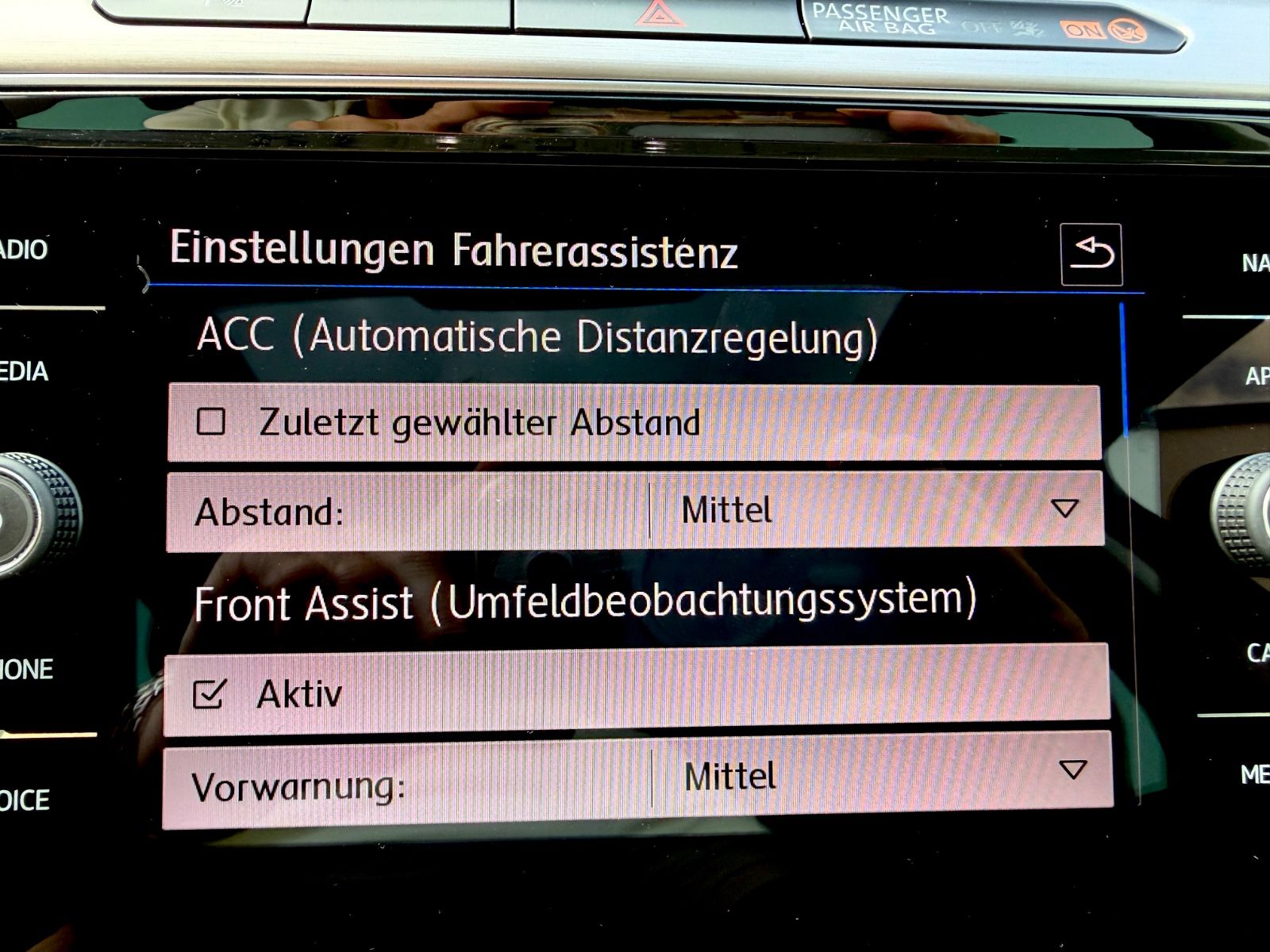Volkswagen Passat Variant R Line 2.0 TDI DSG 4Motion - Bild 20 Volkswagen Passat Variant R Line 2.0 TDI DSG 4Motion in Silber als Kombi - Fahrzeugfoto 20