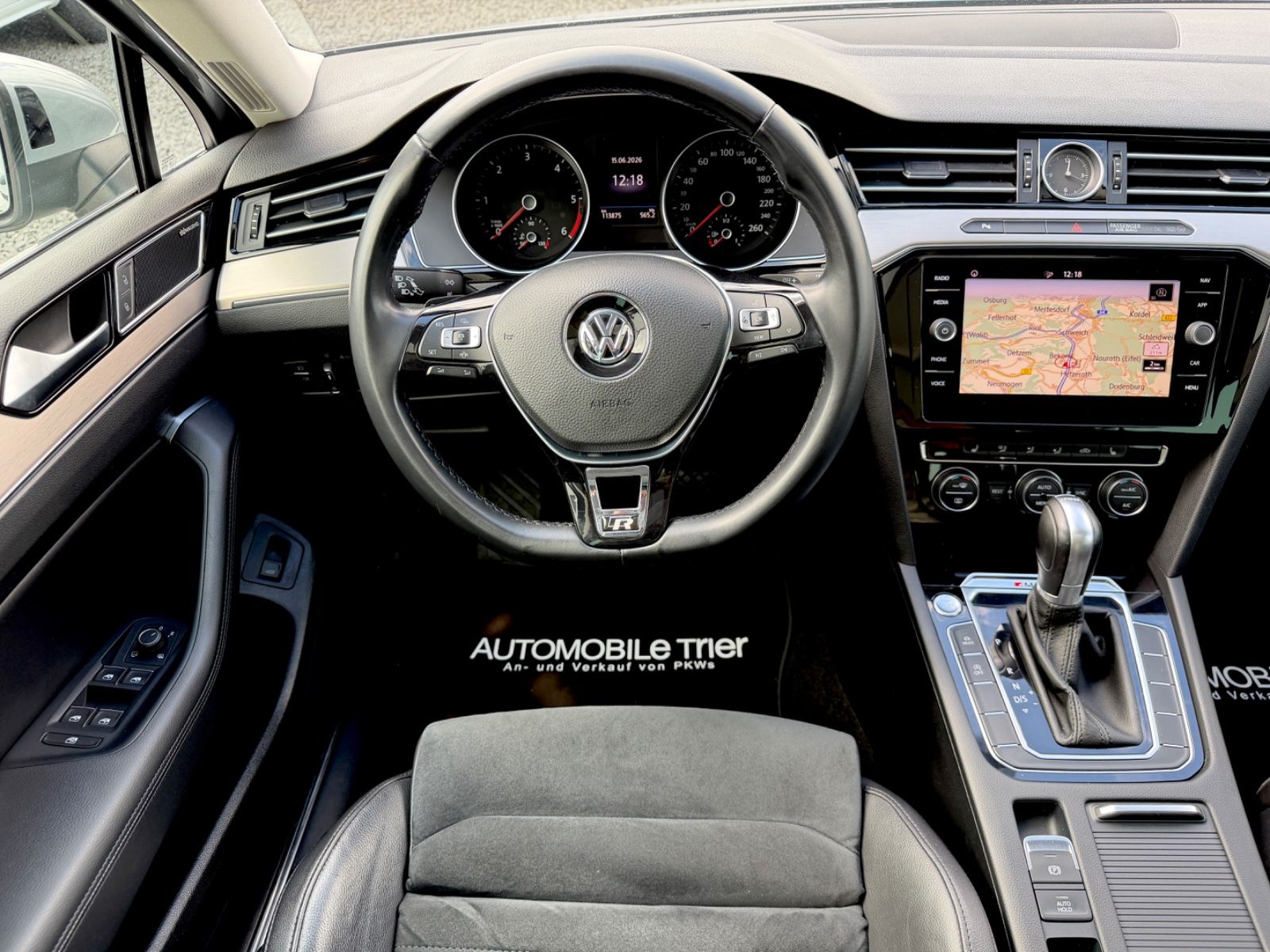Volkswagen Passat Variant R Line 2.0 TDI DSG 4Motion - Bild 24 Volkswagen Passat Variant R Line 2.0 TDI DSG 4Motion in Silber als Kombi - Fahrzeugfoto 24