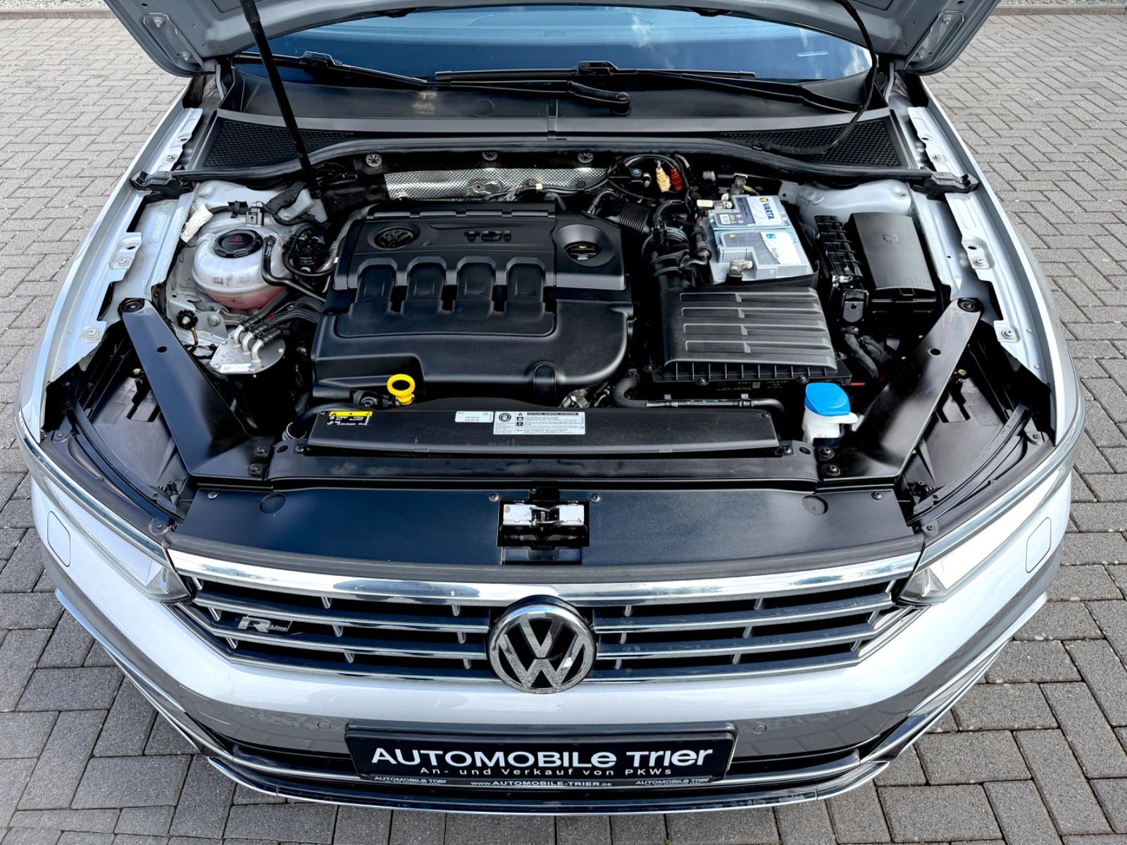 Volkswagen Passat Variant R Line 2.0 TDI DSG 4Motion - Bild 29 Volkswagen Passat Variant R Line 2.0 TDI DSG 4Motion in Silber als Kombi - Fahrzeugfoto 29