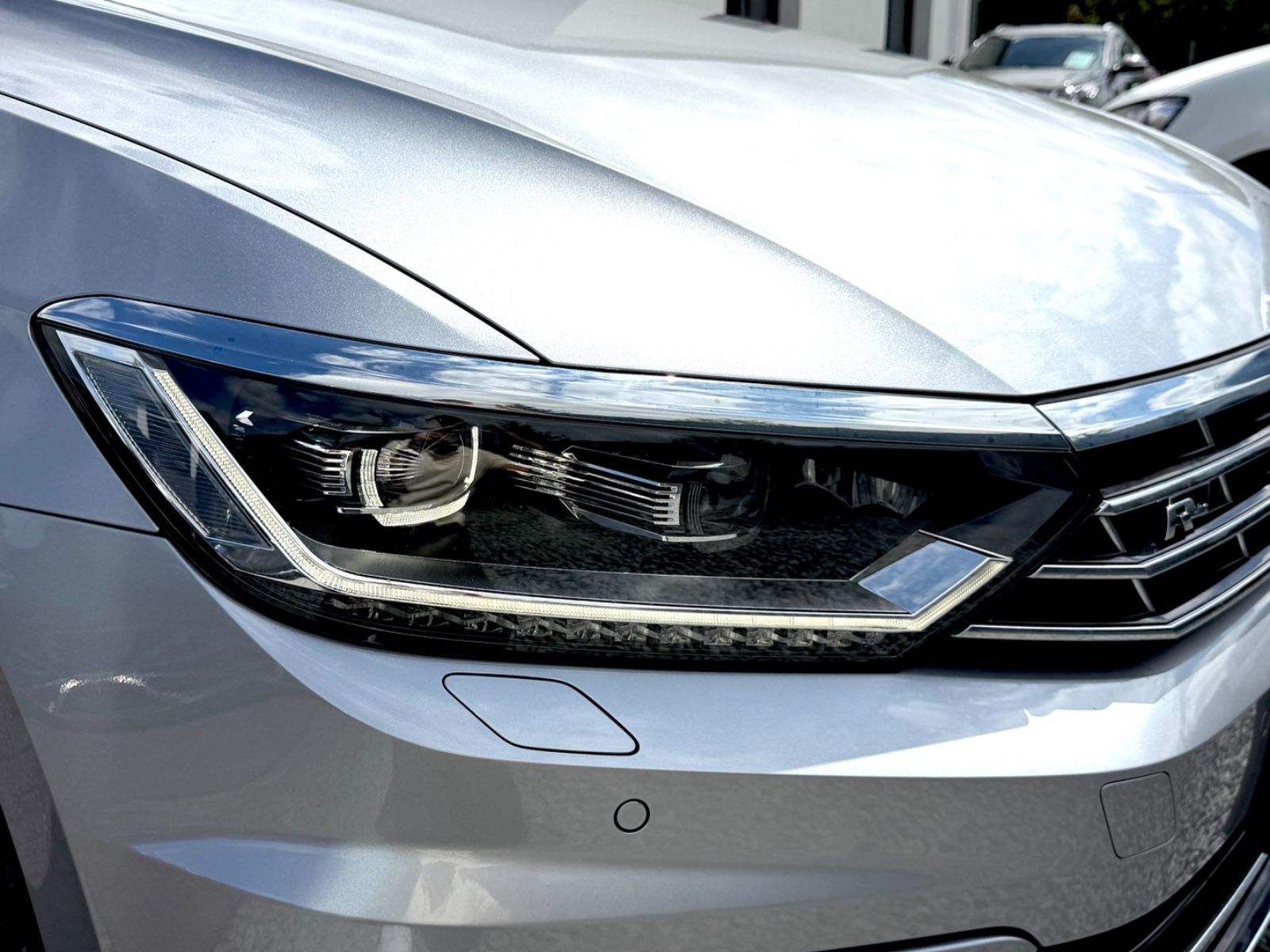 Volkswagen Passat Variant R Line 2.0 TDI DSG 4Motion - Bild 32 Volkswagen Passat Variant R Line 2.0 TDI DSG 4Motion in Silber als Kombi - Fahrzeugfoto 32