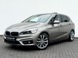 BMW Active Tourer 225 xe Luxury Line /LED/PANO/HUD/ in Silber als Van/Minibus - Fahrzeugfoto 1