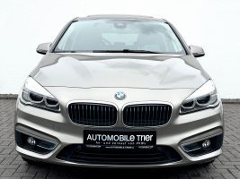 BMW Active Tourer 225 xe Luxury Line /LED/PANO/HUD/ in Silber als Van/Minibus - Fahrzeugfoto 2