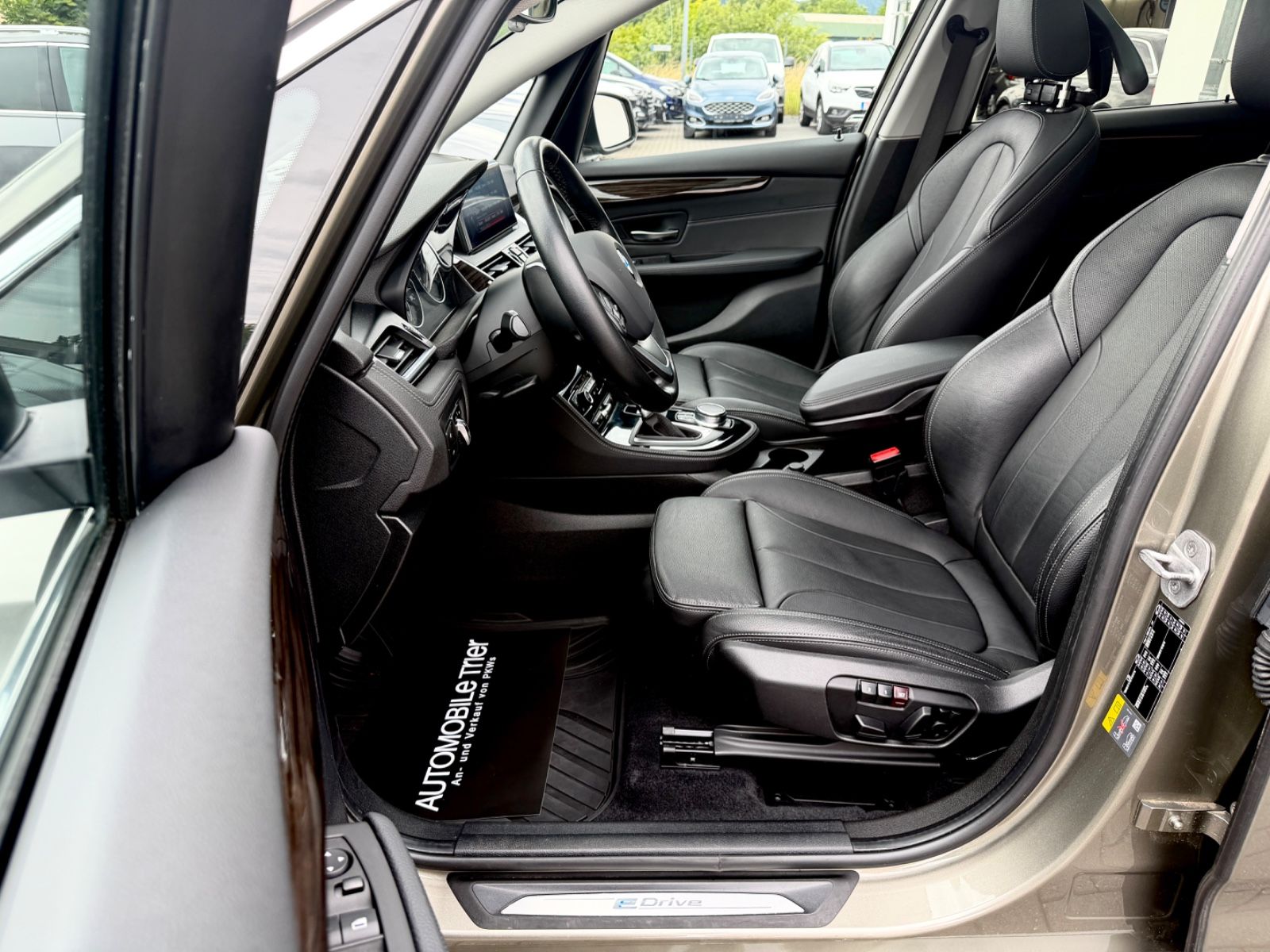BMW Active Tourer 225 xe Luxury Line /LED/PANO/HUD/ - Bild 9 BMW Active Tourer 225 xe Luxury Line /LED/PANO/HUD/ in Silber als Van/Minibus - Fahrzeugfoto 9