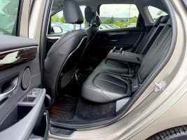 BMW Active Tourer 225 xe Luxury Line /LED/PANO/HUD/ in Silber als Van/Minibus - Fahrzeugfoto 12