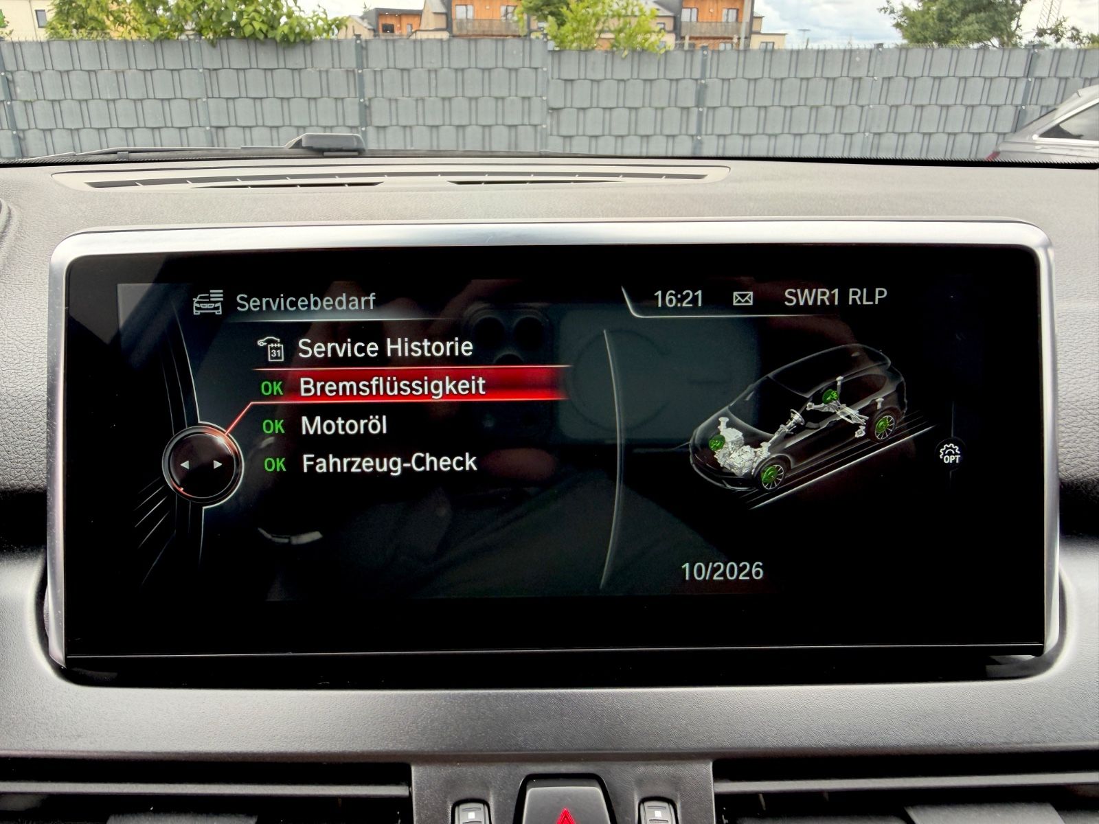 BMW Active Tourer 225 xe Luxury Line /LED/PANO/HUD/ - Bild 14 BMW Active Tourer 225 xe Luxury Line /LED/PANO/HUD/ in Silber als Van/Minibus - Fahrzeugfoto 14