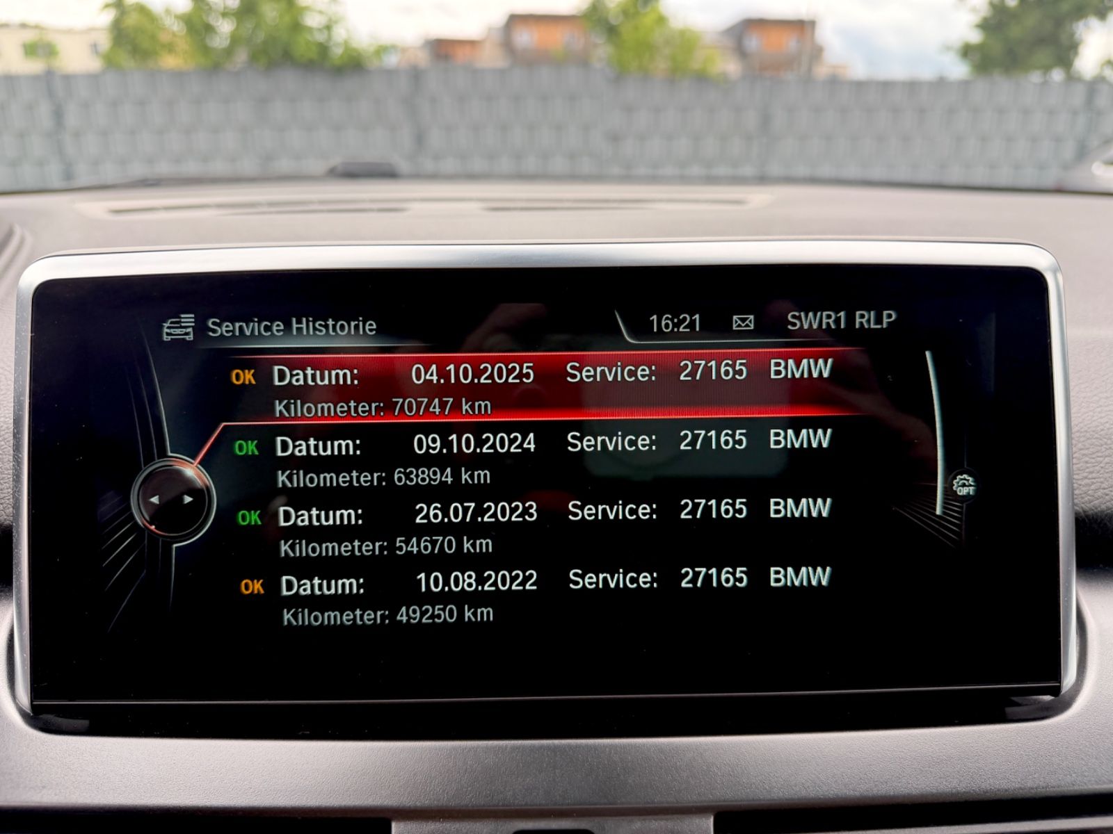 BMW Active Tourer 225 xe Luxury Line /LED/PANO/HUD/ - Bild 16 BMW Active Tourer 225 xe Luxury Line /LED/PANO/HUD/ in Silber als Van/Minibus - Fahrzeugfoto 16