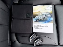 BMW Active Tourer 225 xe Luxury Line /LED/PANO/HUD/ in Silber als Van/Minibus - Fahrzeugfoto 17